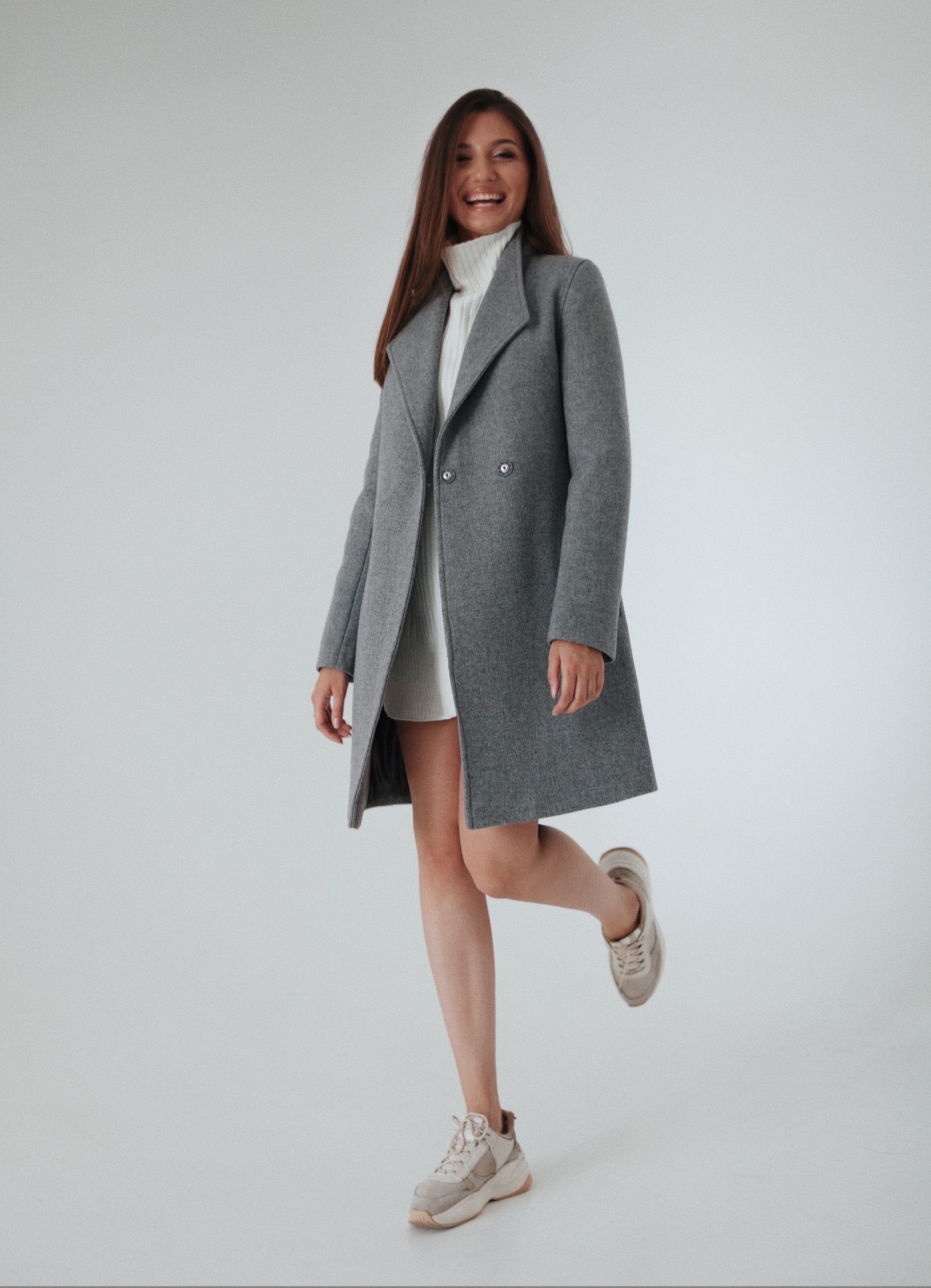 Medium-length dark gray woolen padded coat with belt