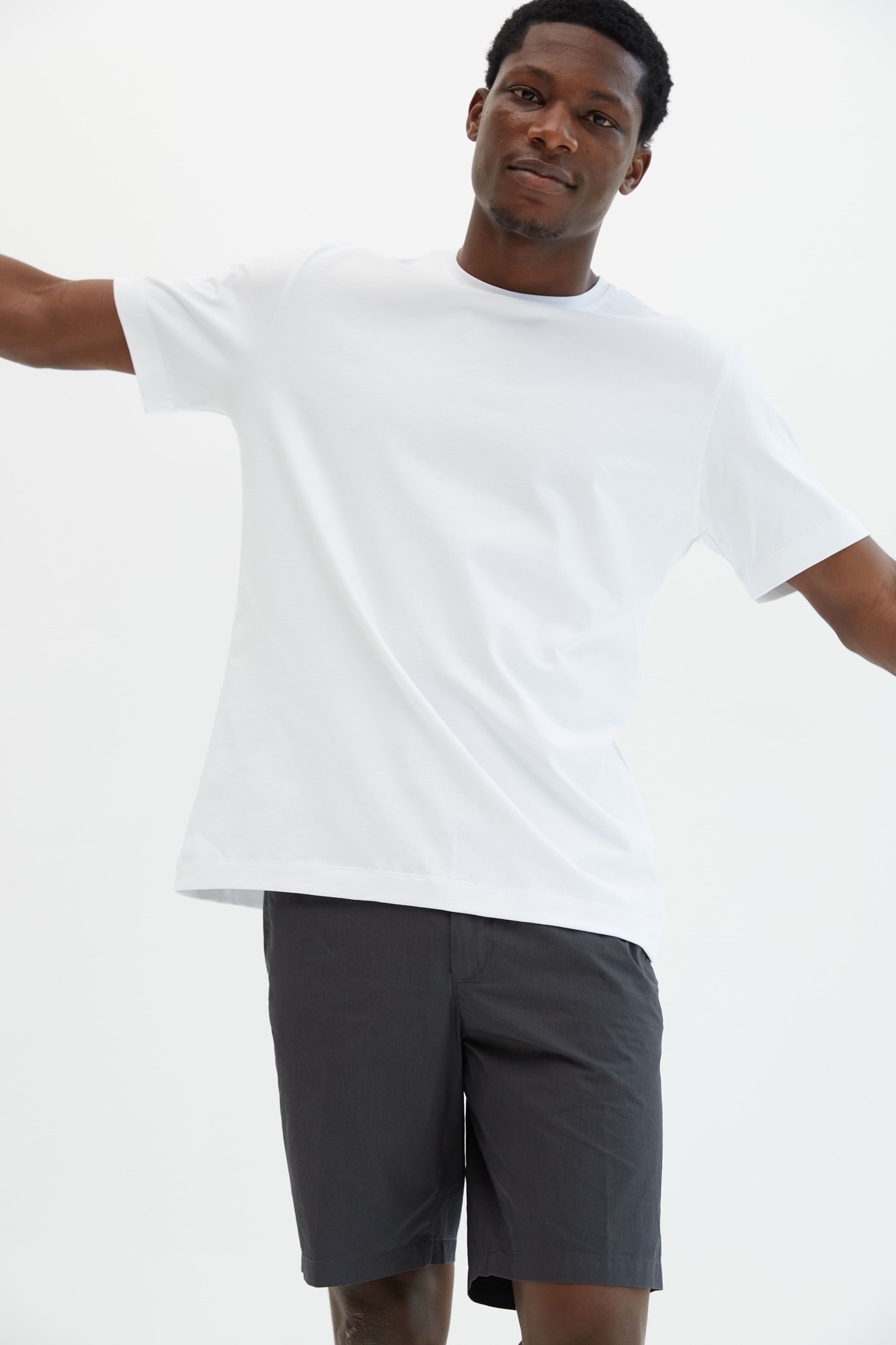WHITE BASIC MAN T-SHIRT | COTTON 230 GSM | Relaxed-fit & Regular-fit classic t-shirt