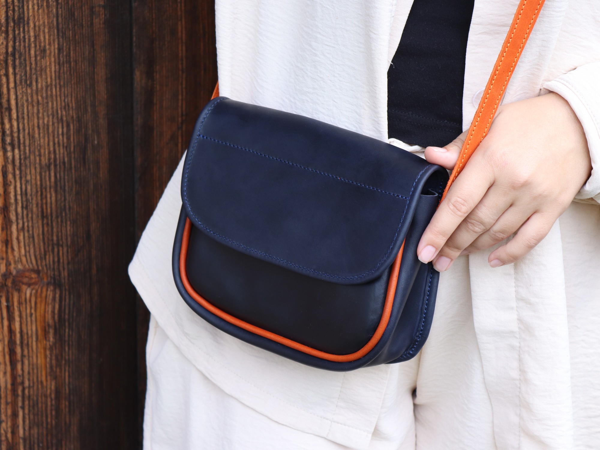 HALF CIRCLE SLING BAG 