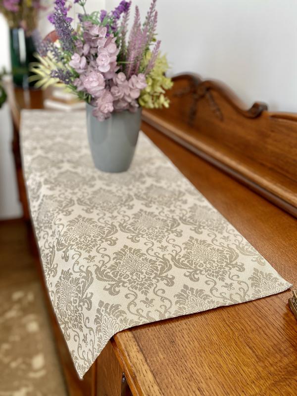 Tapestry table runner 45x140 cm.