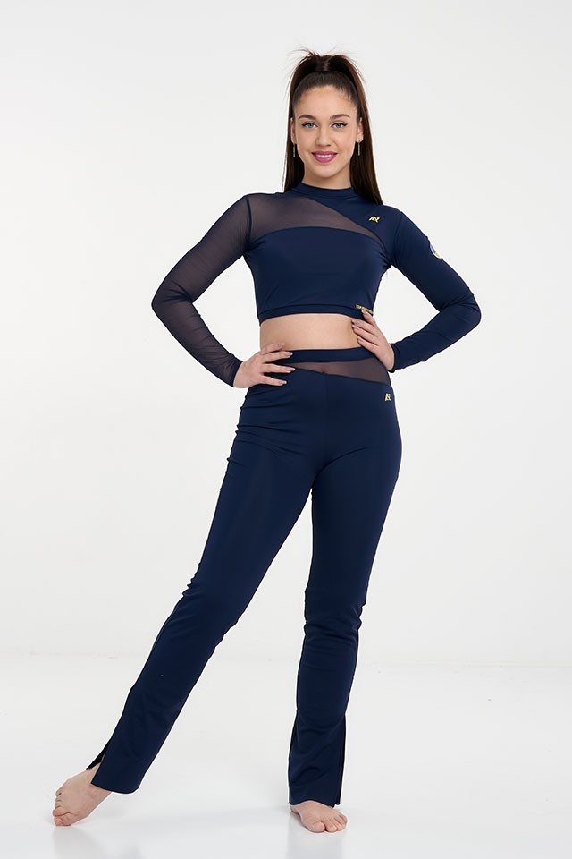 A set of training clothes for dancing with “VICTORY line” pants
