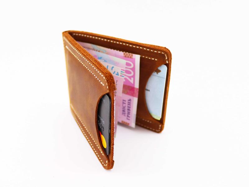 Men's leather bifold wallet with money clip
