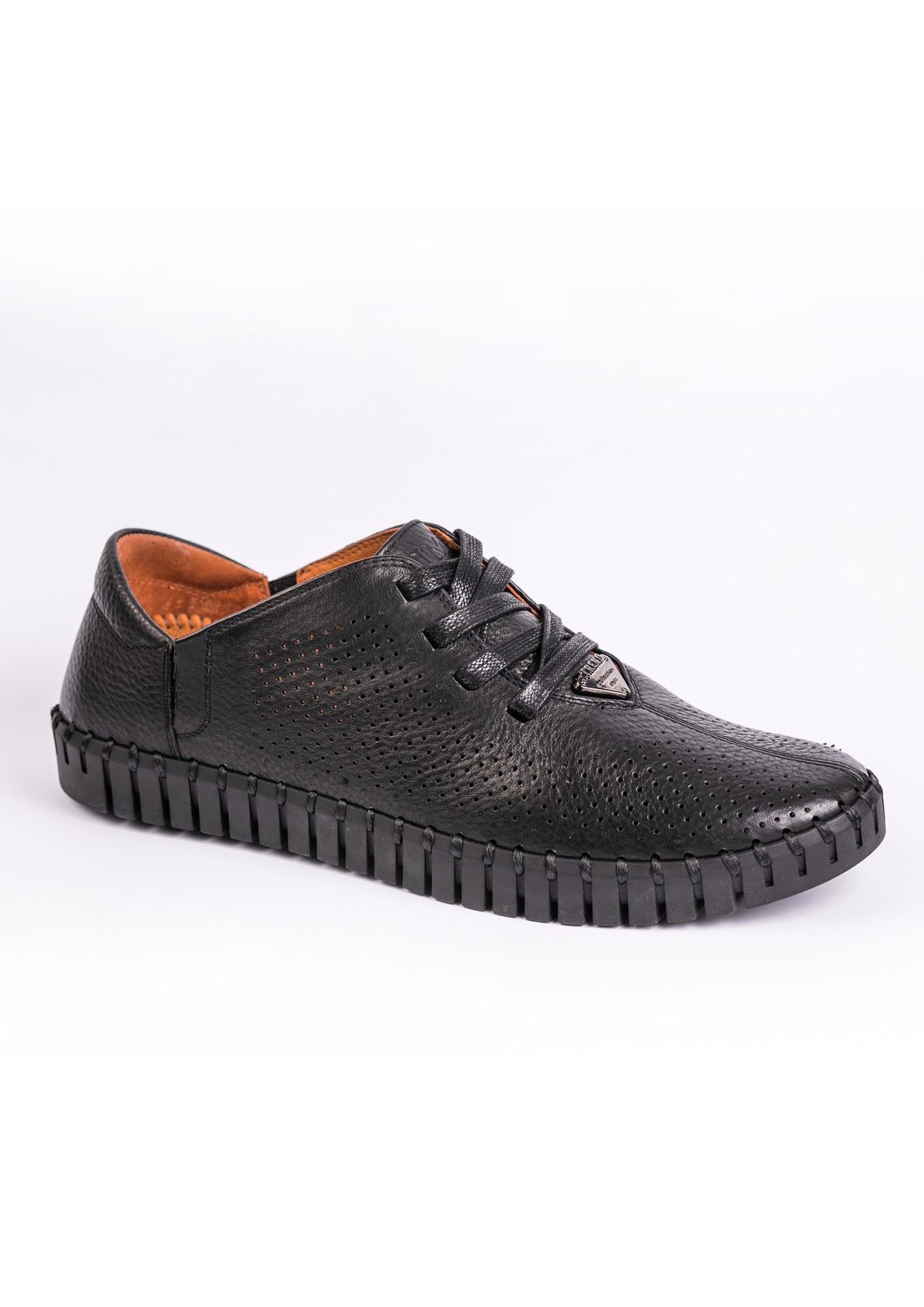 Soft and stylish men's moccasins made of genuine leather. Choose shoes "PS L 27"