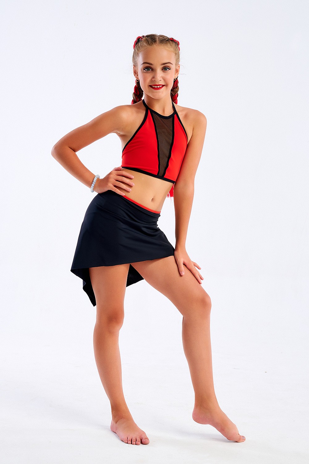 Set of training clothes with a short skirt, black and red