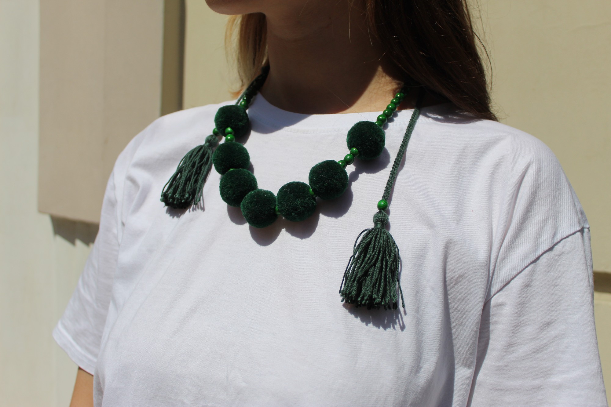 One row green necklace with tassels