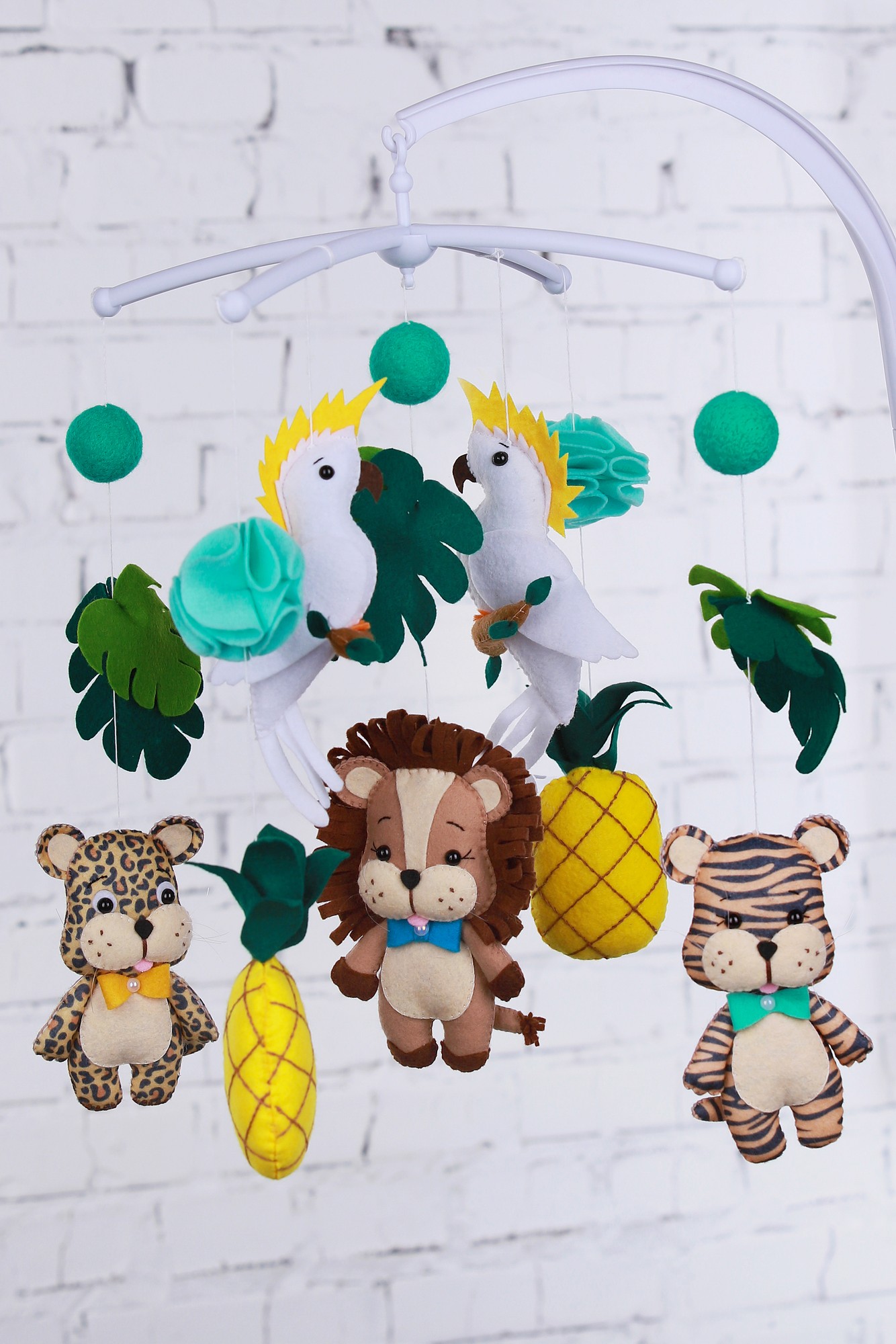 Baby mobile "Lion and friends"