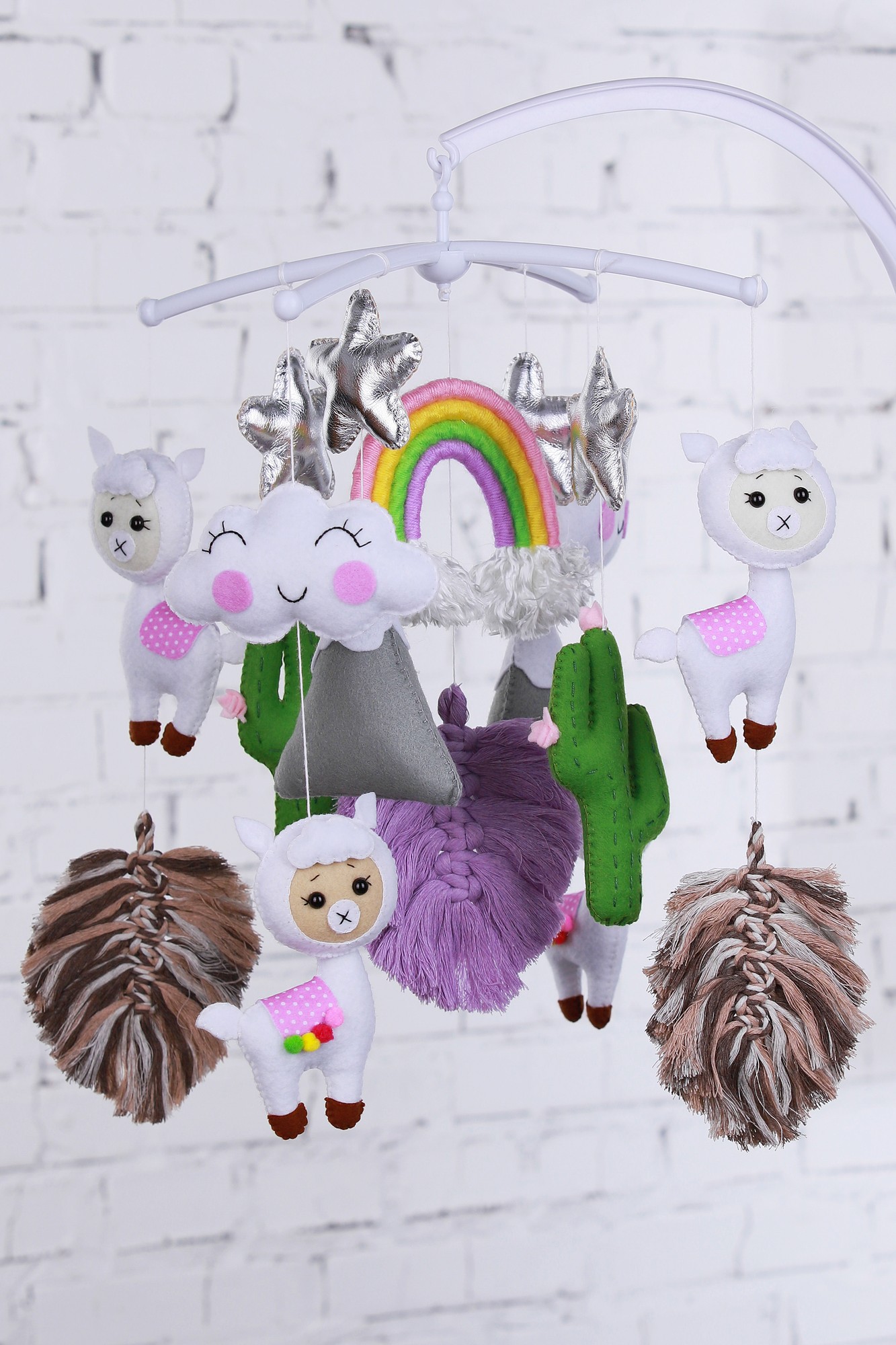 Musical baby mobile with bracket "Llamas"