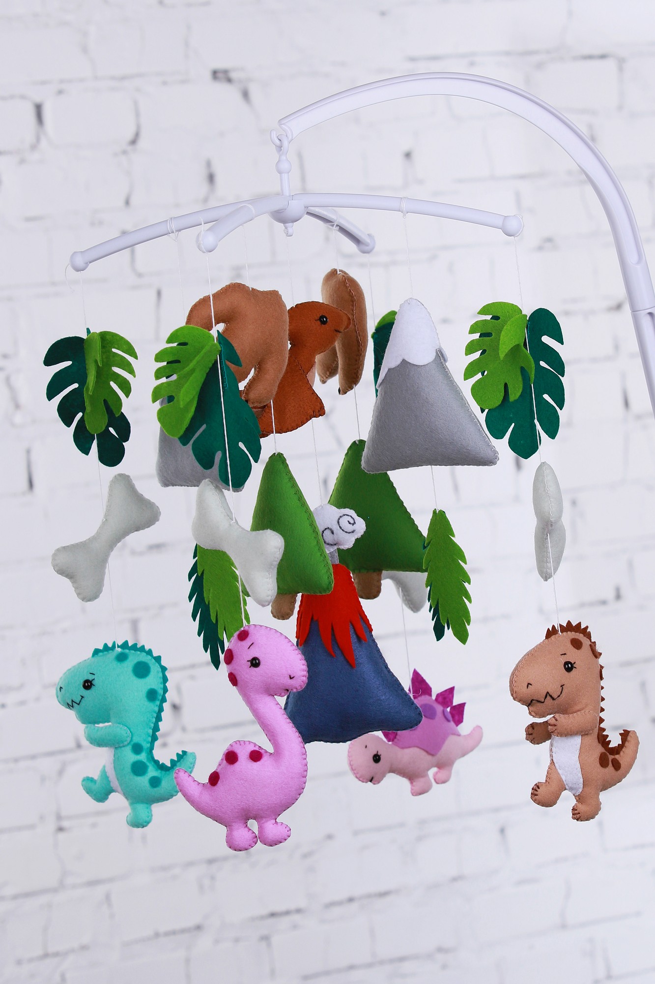 Musical baby mobile with bracket "Dinosaurs"