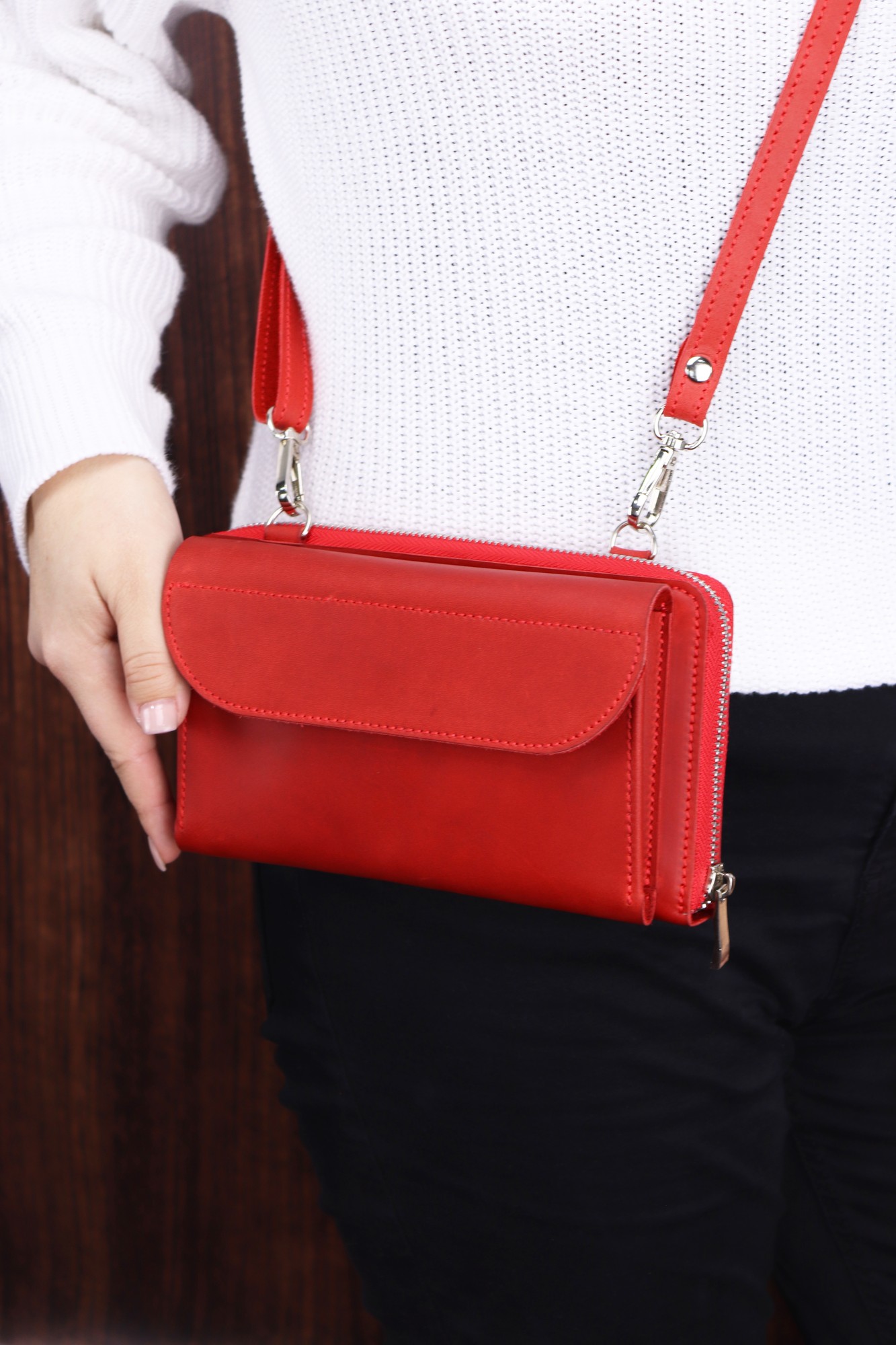 red leather smartphone crossbody wallet — MUSEUM OUTLETS