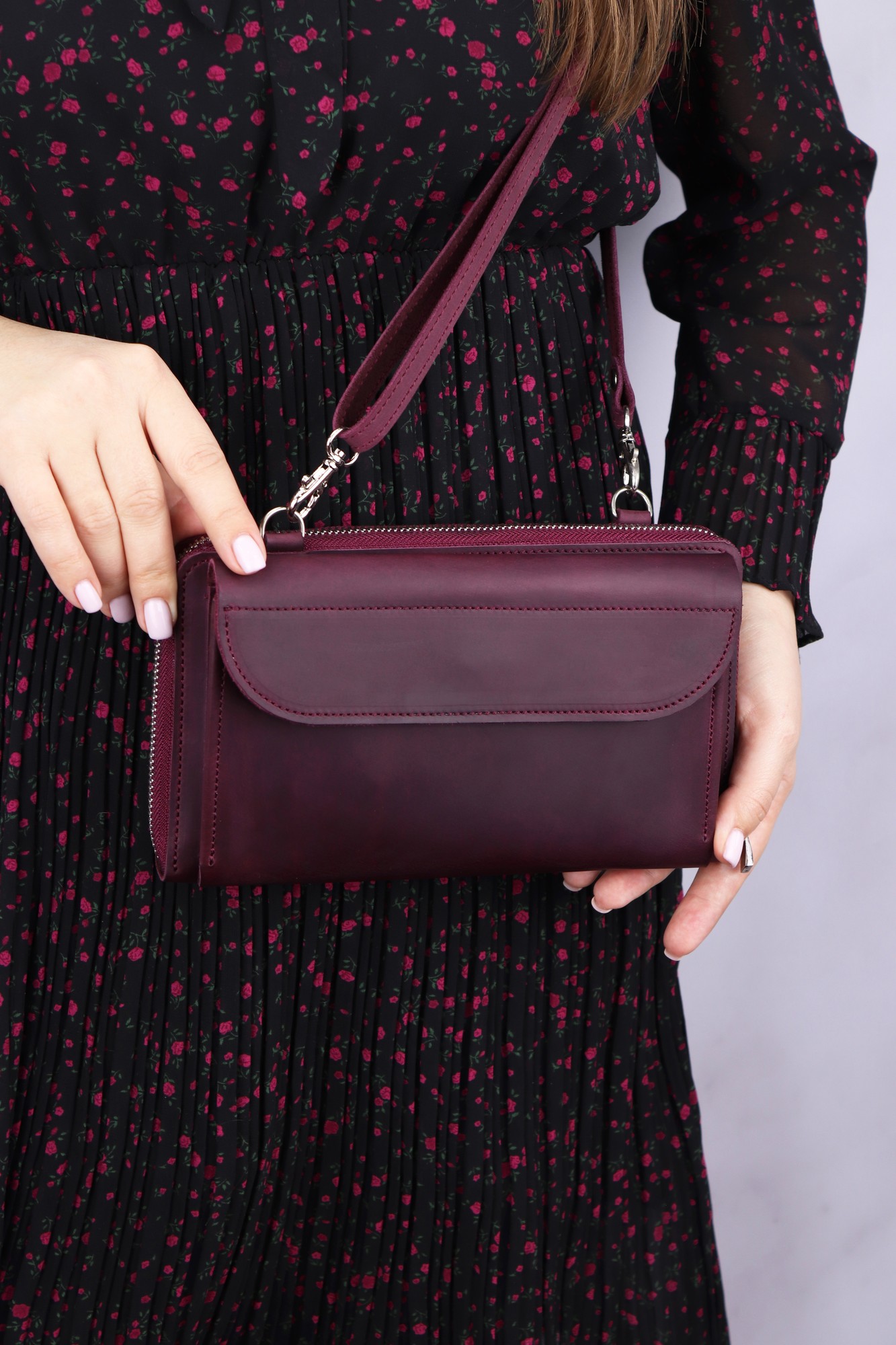 Women's Medium Handmade Zipper Crossbody Leather Wallet | Shoulder Bag for Cell Phone | Burgundy- 1001-A