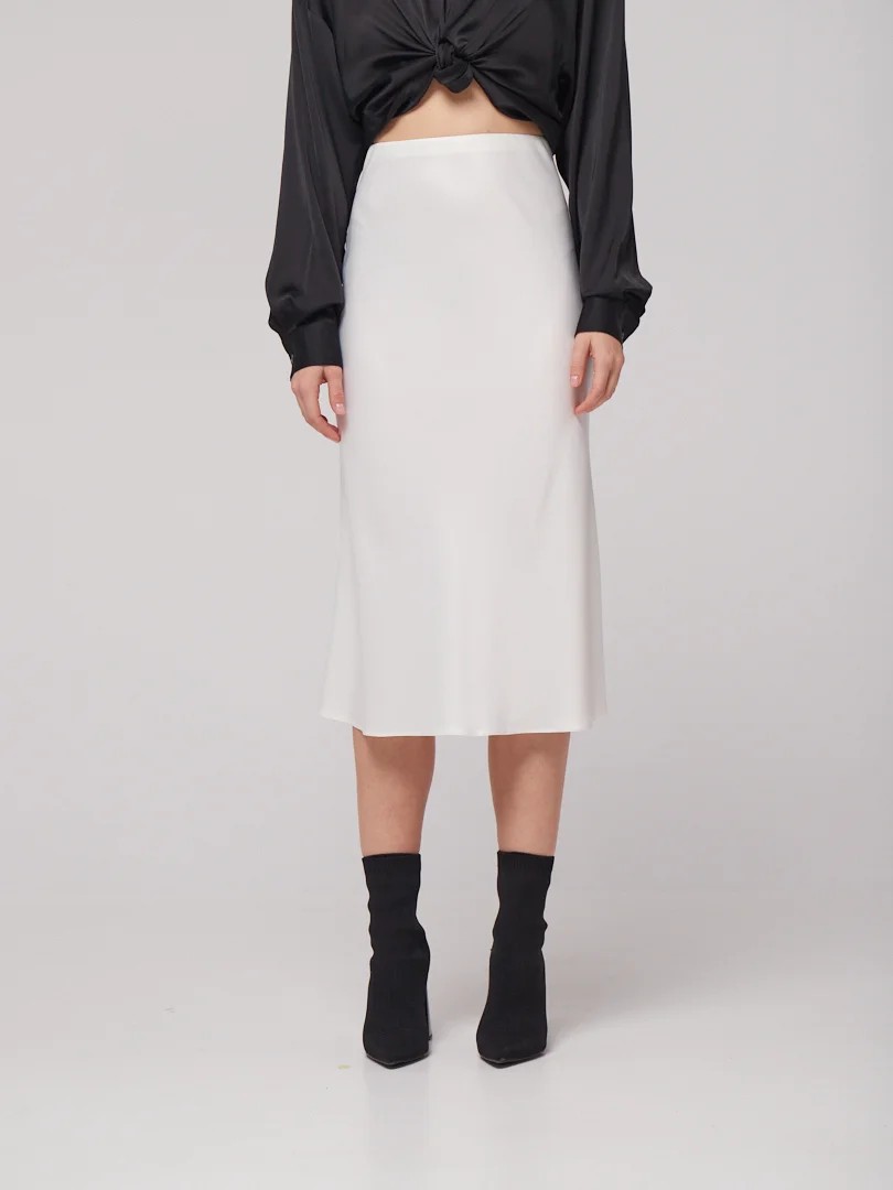 Milk silk skirt with elastic at the waist
