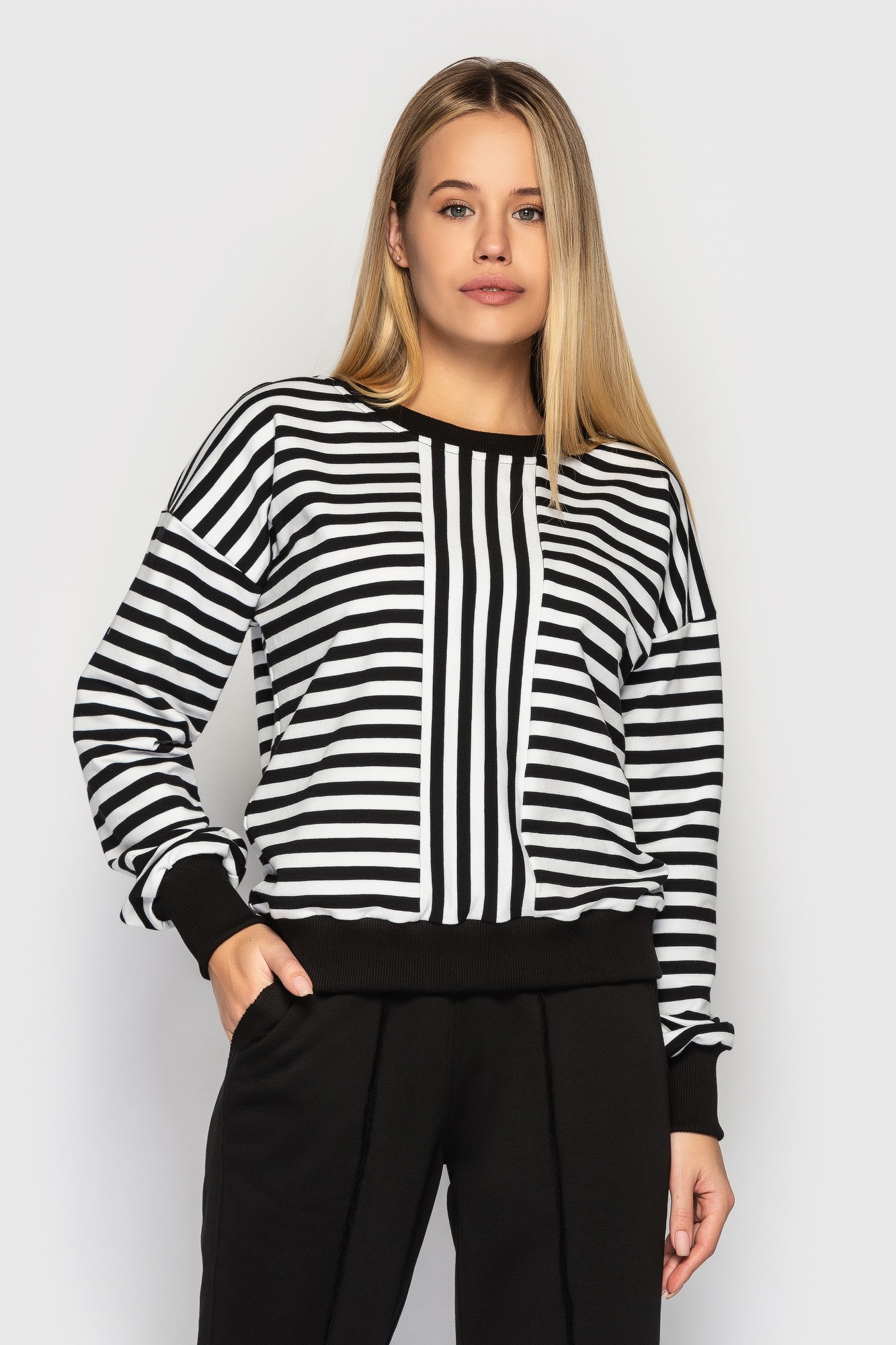 Striped round neck sweatshirt