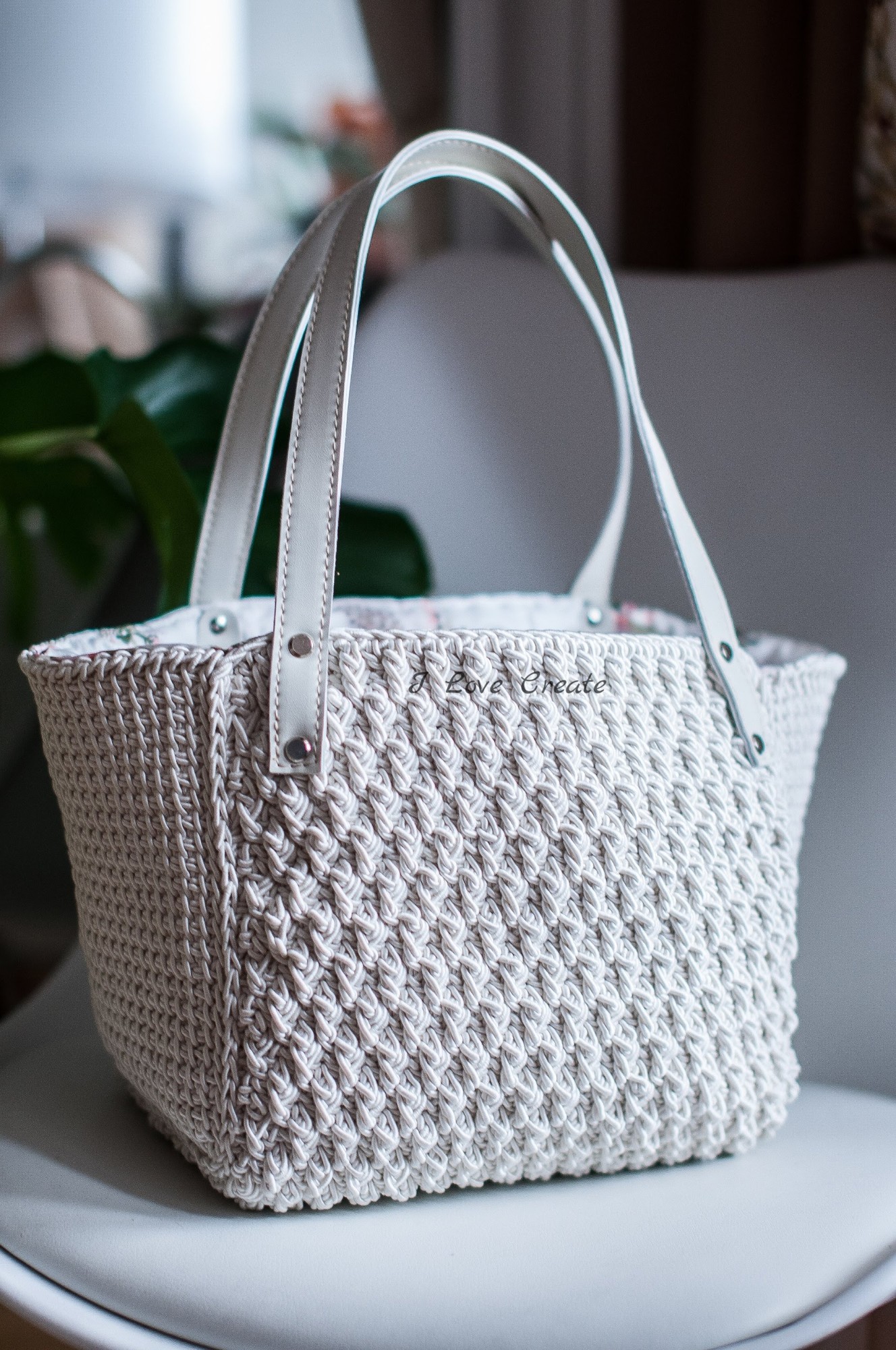 White crochet tote bag with eco-leather handles
