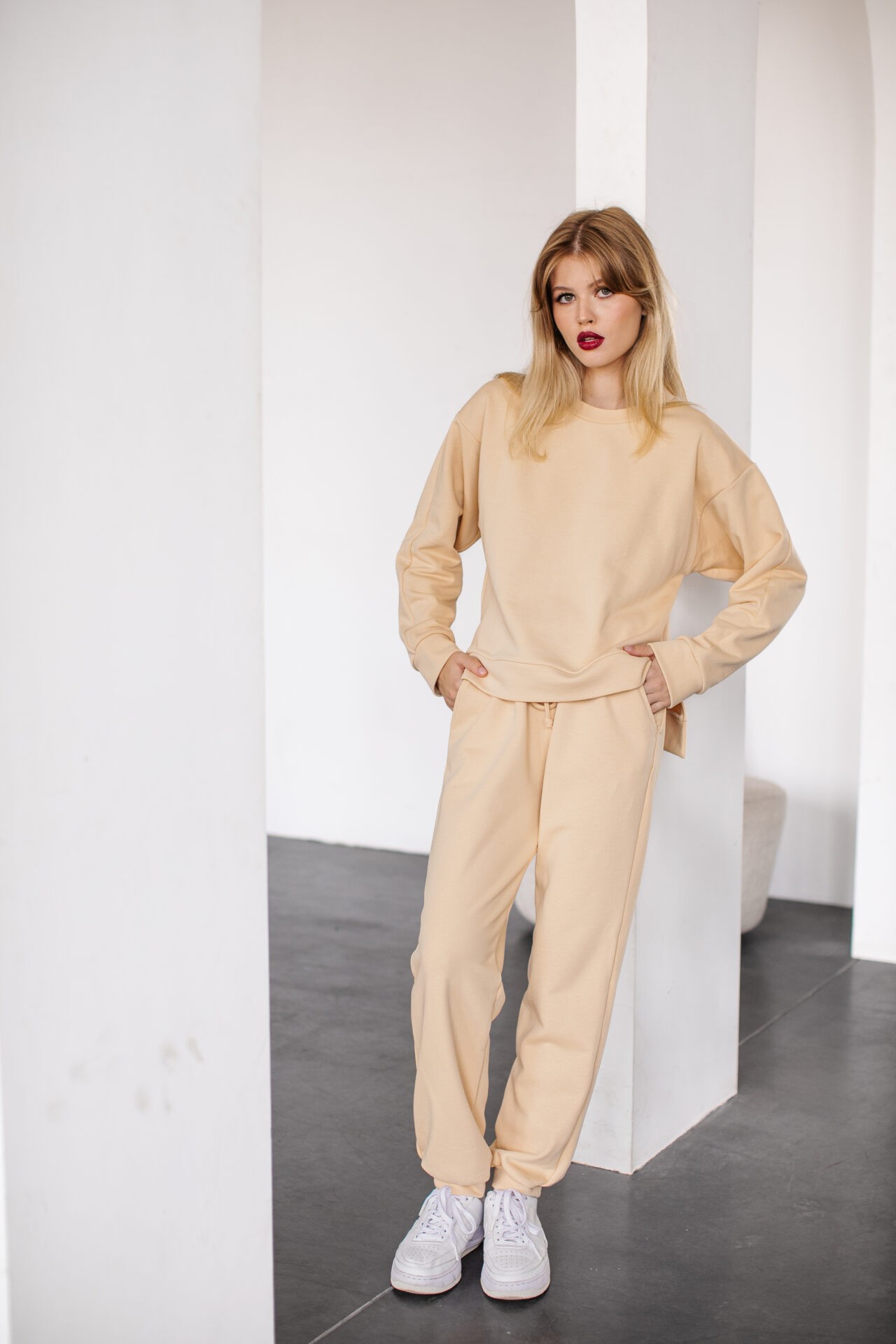 Set of sweatshirt with slits and pants with cuffs on ties Sand