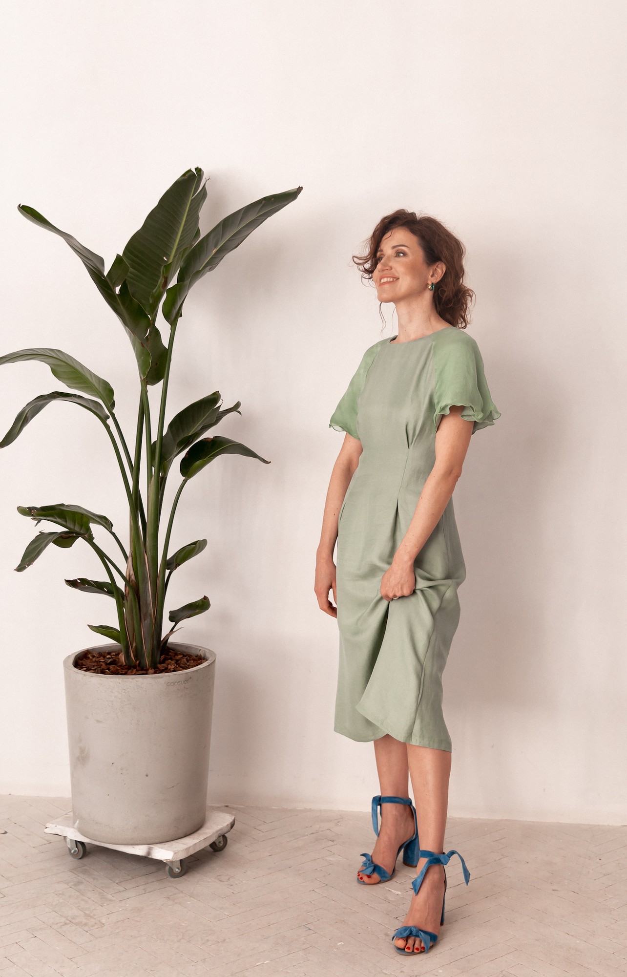 Linen dress with silk sleeves