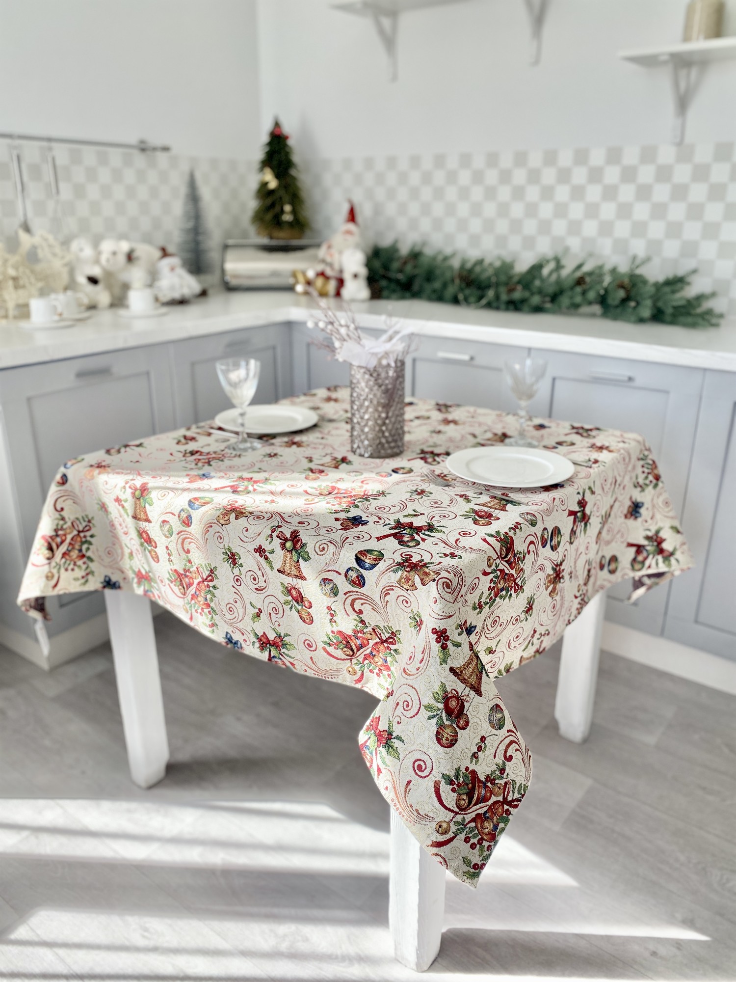 Christmas tapestry tablecloth  137 x 180 cm. festive tablecloth with gold lurex
