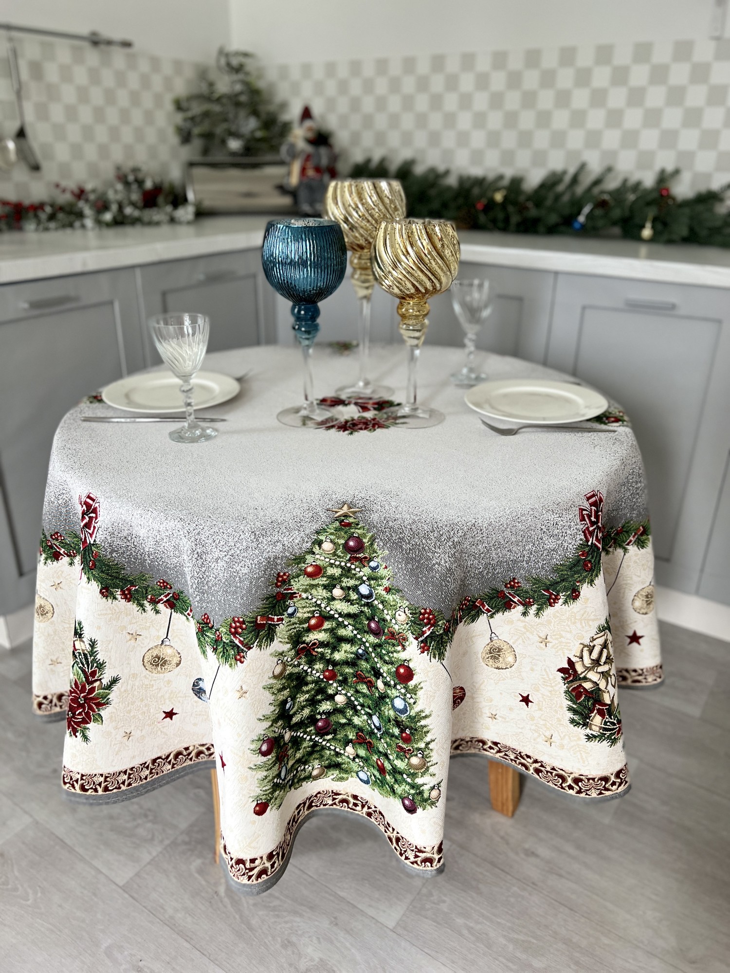 Christmas tapestry tablecloth for round table ø137 cm (55 in), round festive tablecloth