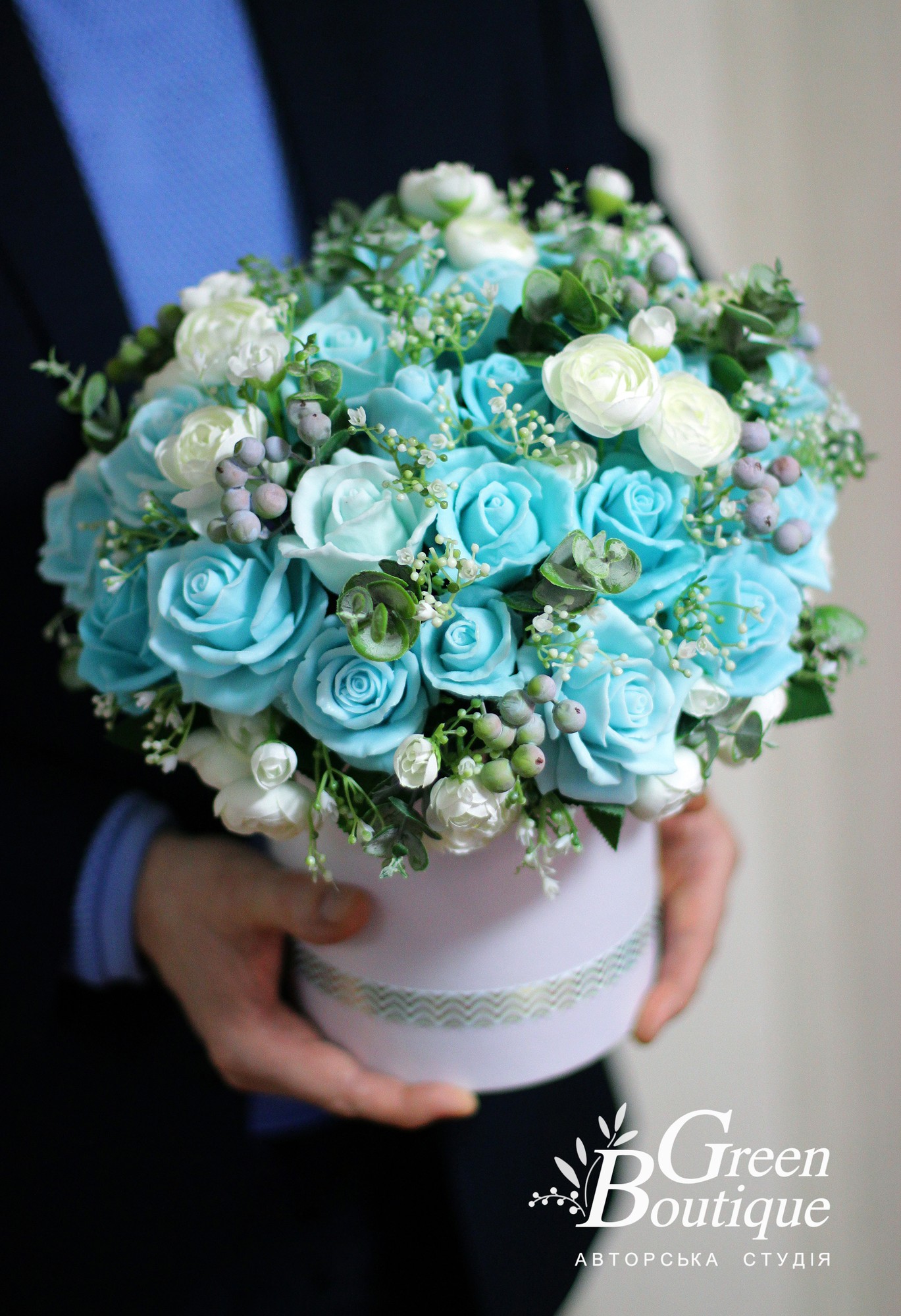 Luxurious interior bouquet of soap roses Tiffany's color