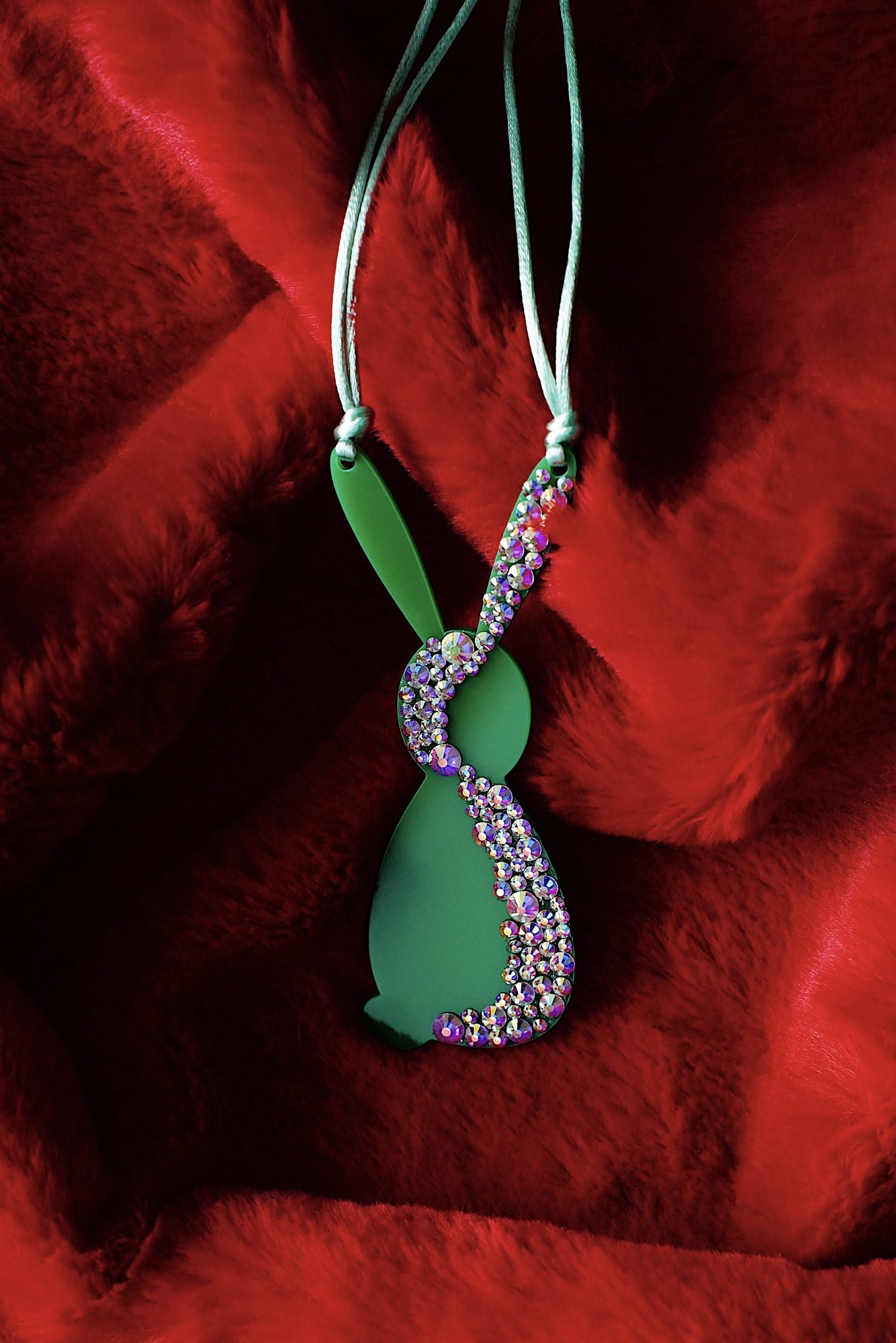 "Shining rabbit" pendant inlaid with Swarovski