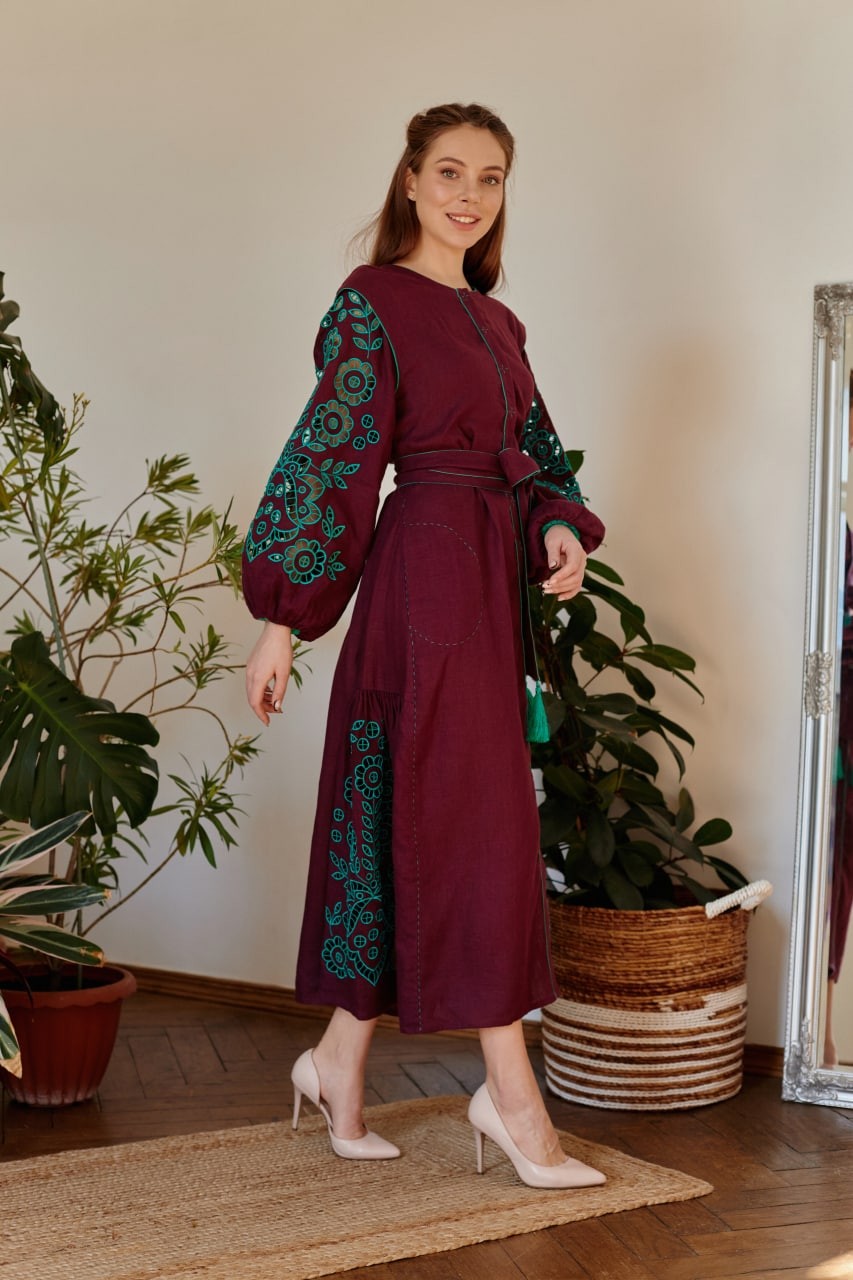 Dress "Richelieu" with colored embroidery