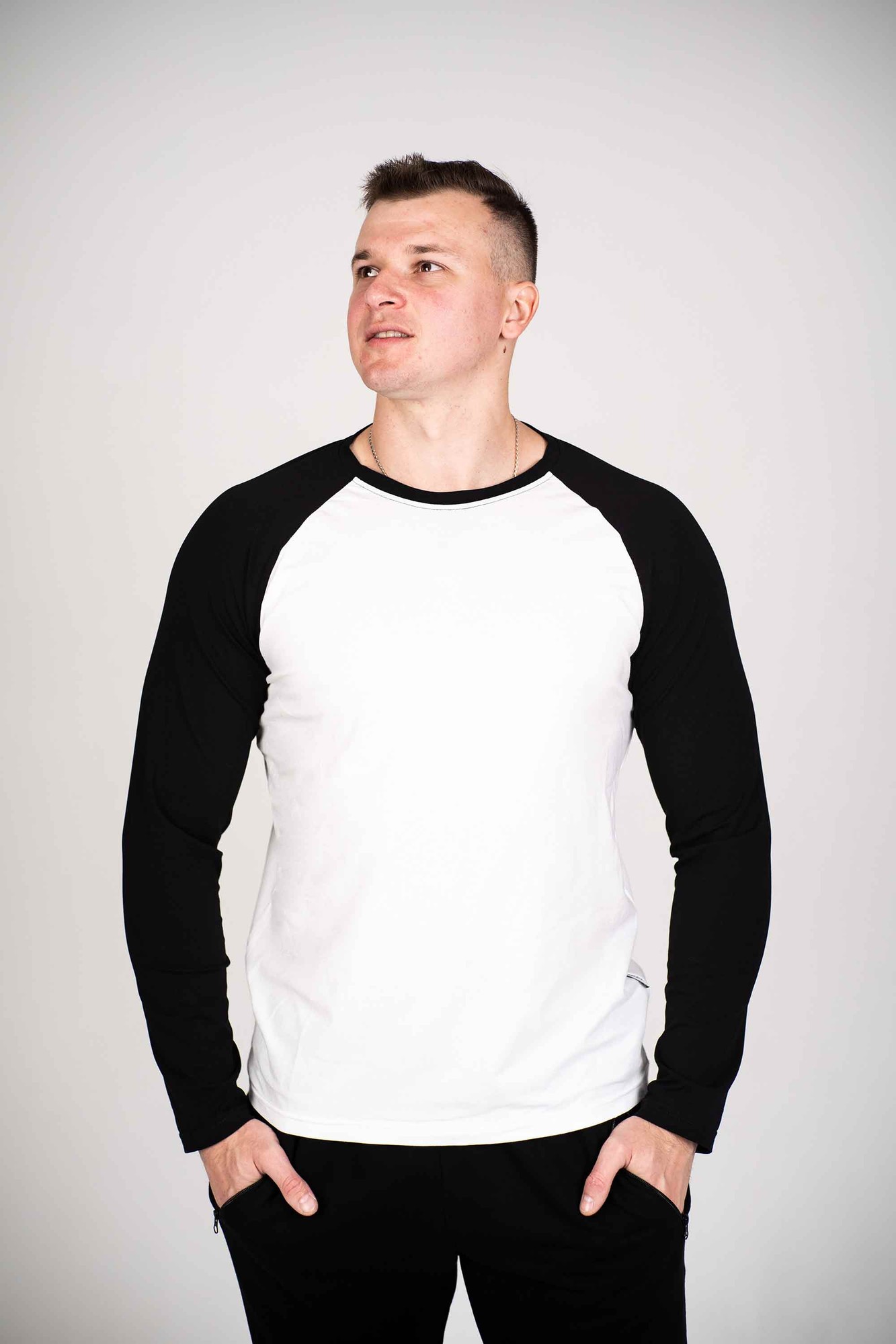 T-shirt Longsleeve white with a black sleeve Custom Wear