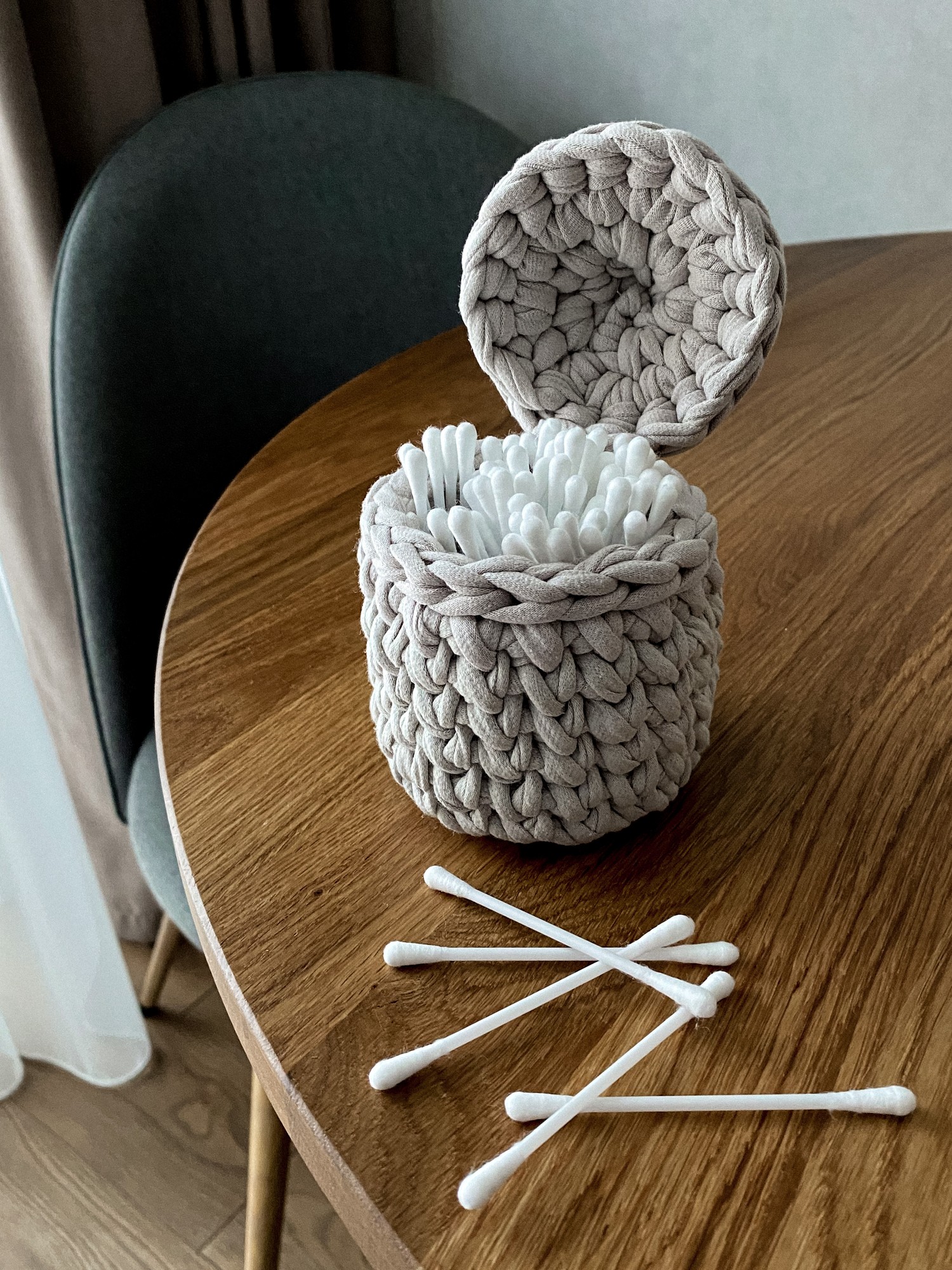 Handmade knitted organizer for storing cotton buds or cotton wool discs