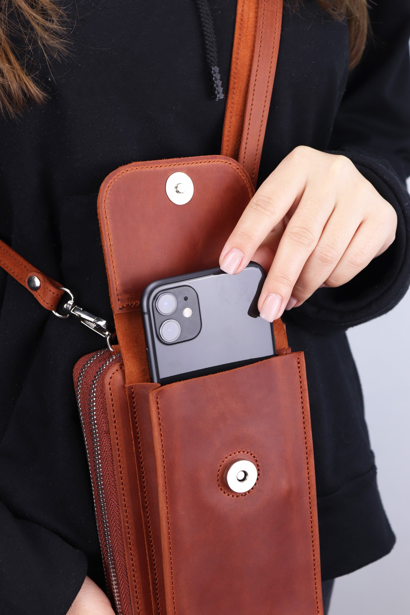 Leather Cell Phone Purse for Men, Leather Crossbody Pouch Bag with Belt Loop, Cell Phone Belt Holster Case, Travel Shoulder Phone Purse Fit for iPhone