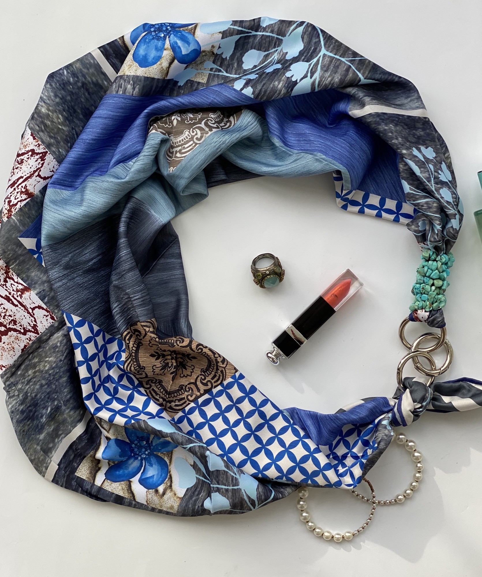 Scarf "blue ocean of love”” from the brand MyScarf. Decorated with natural rhodonite