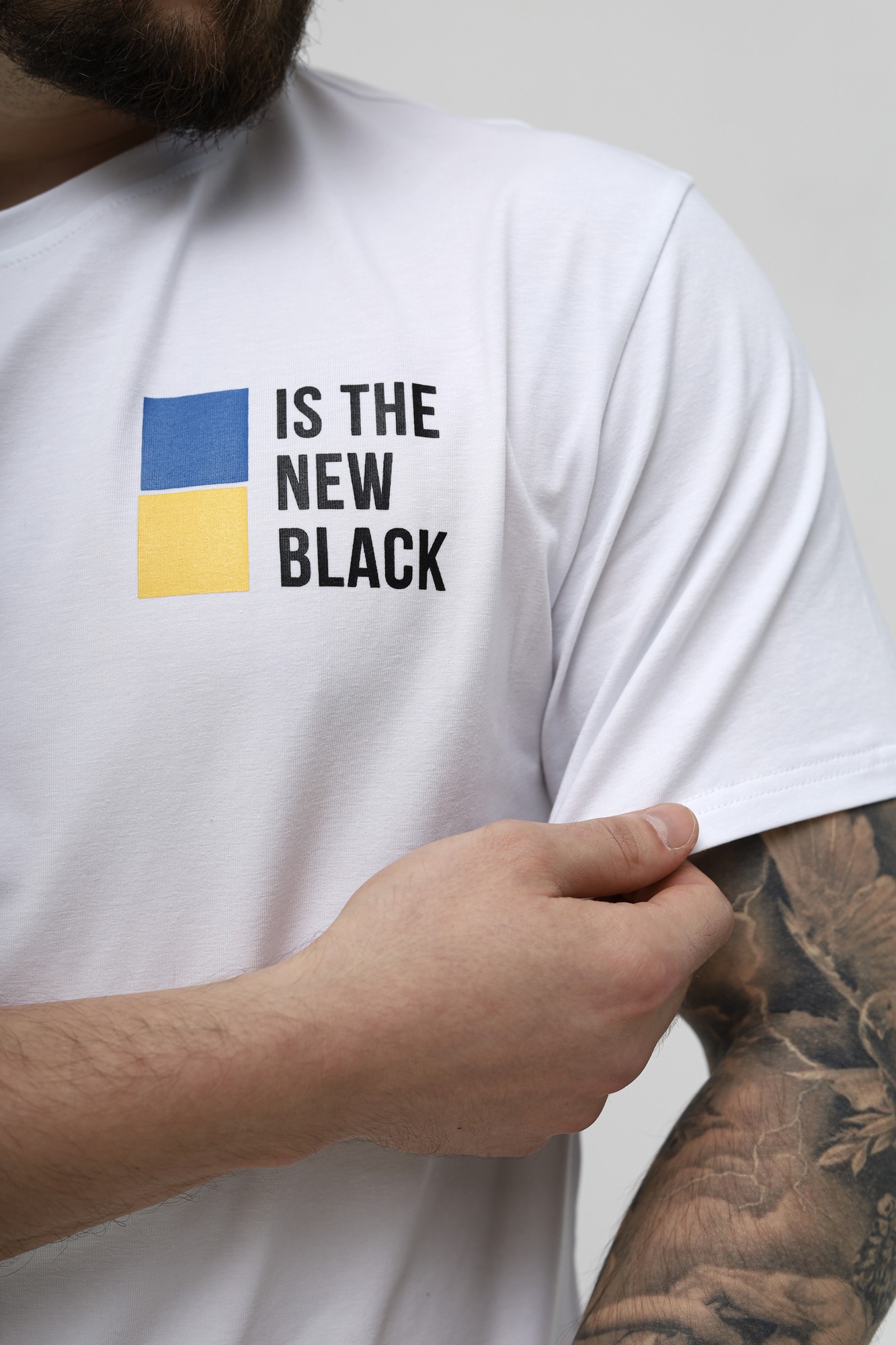 T-Shirt "Is the new black" white color