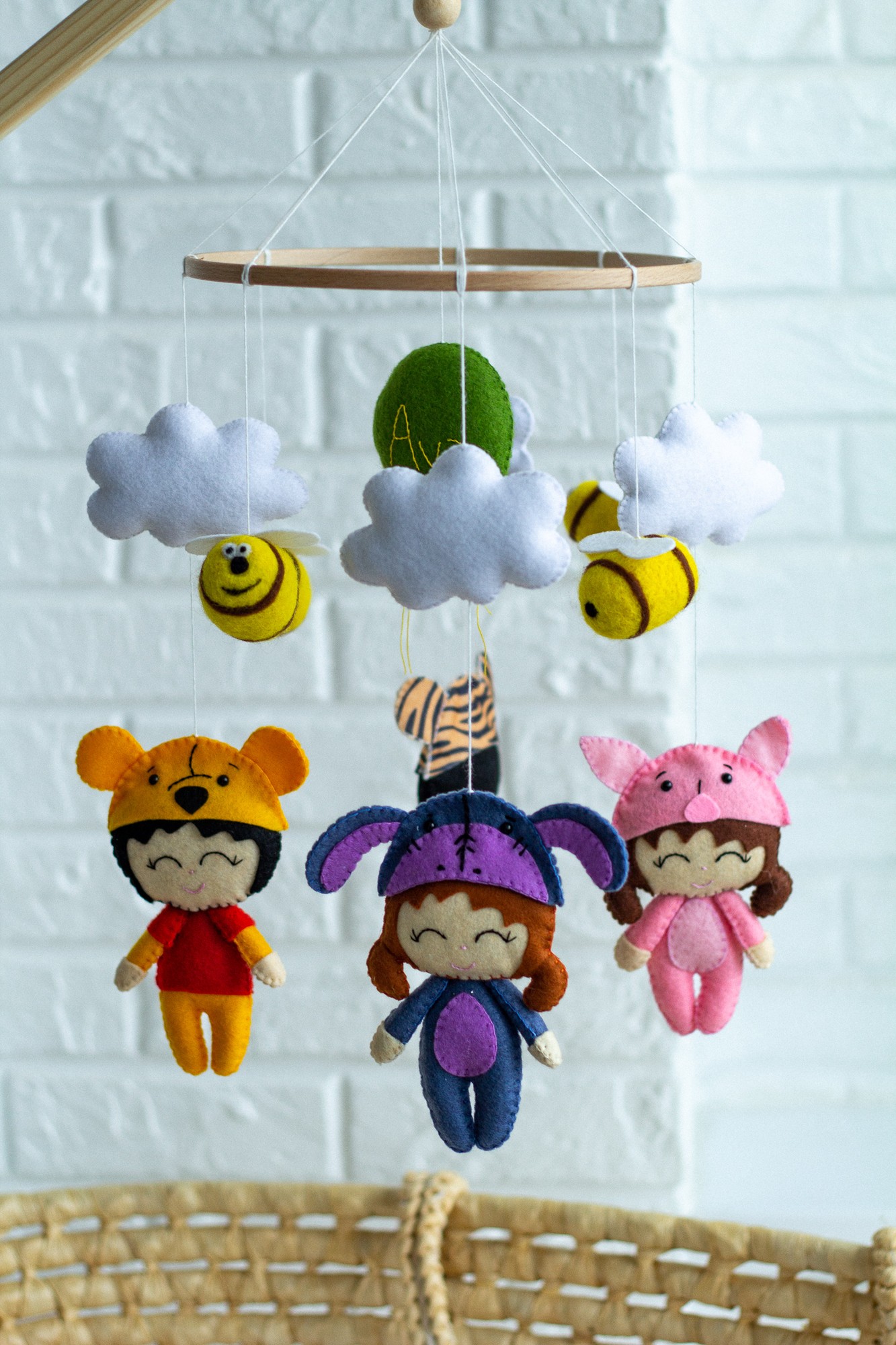Musical baby mobile with bracket "Cheerful girls"