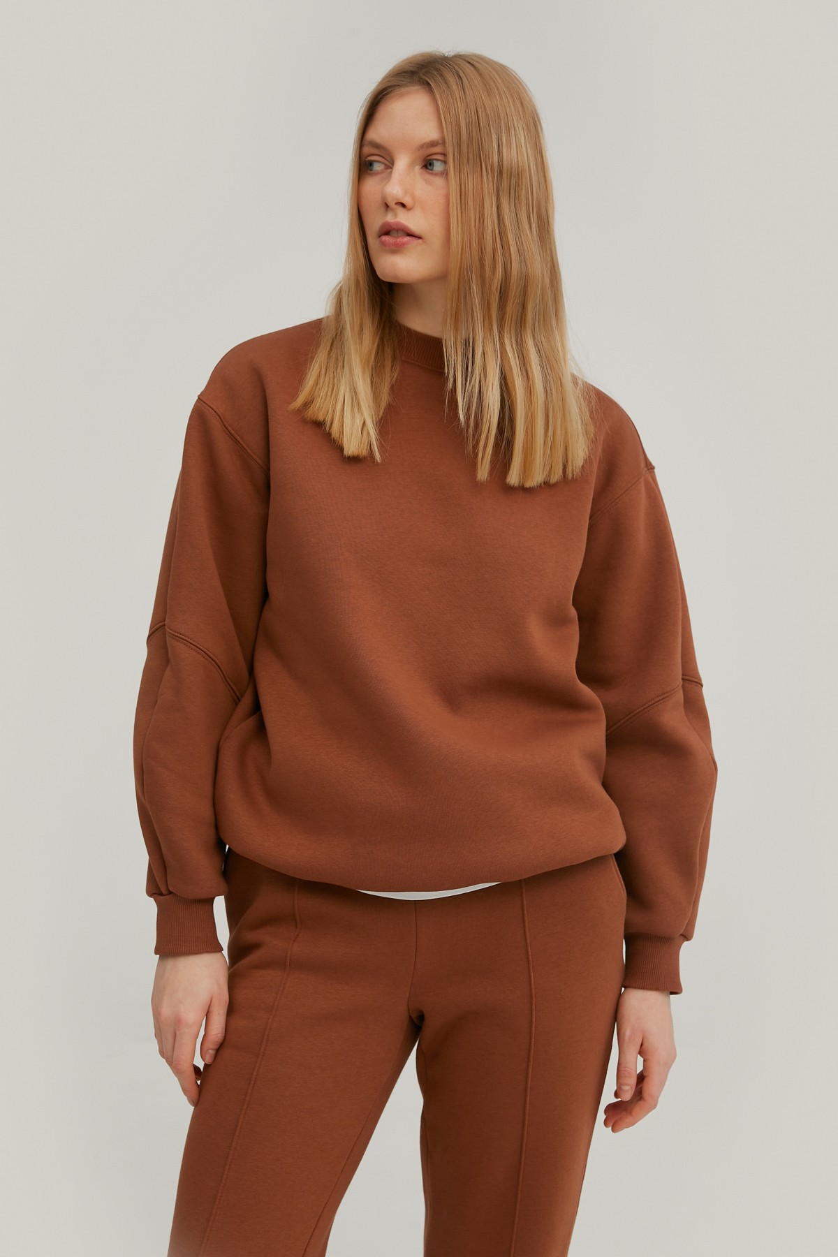 Chocolate loose-fit jersey sweatshirt with fleece