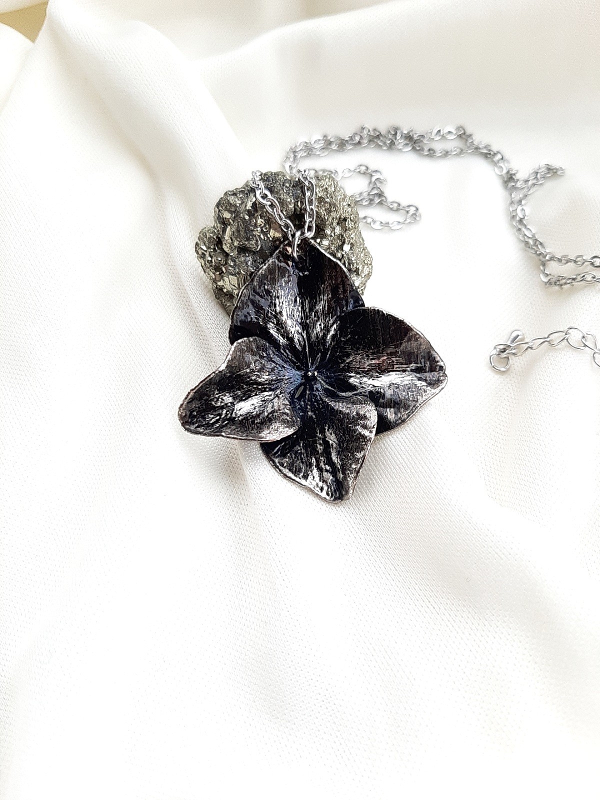 Natural Hydrangea Flower pendant