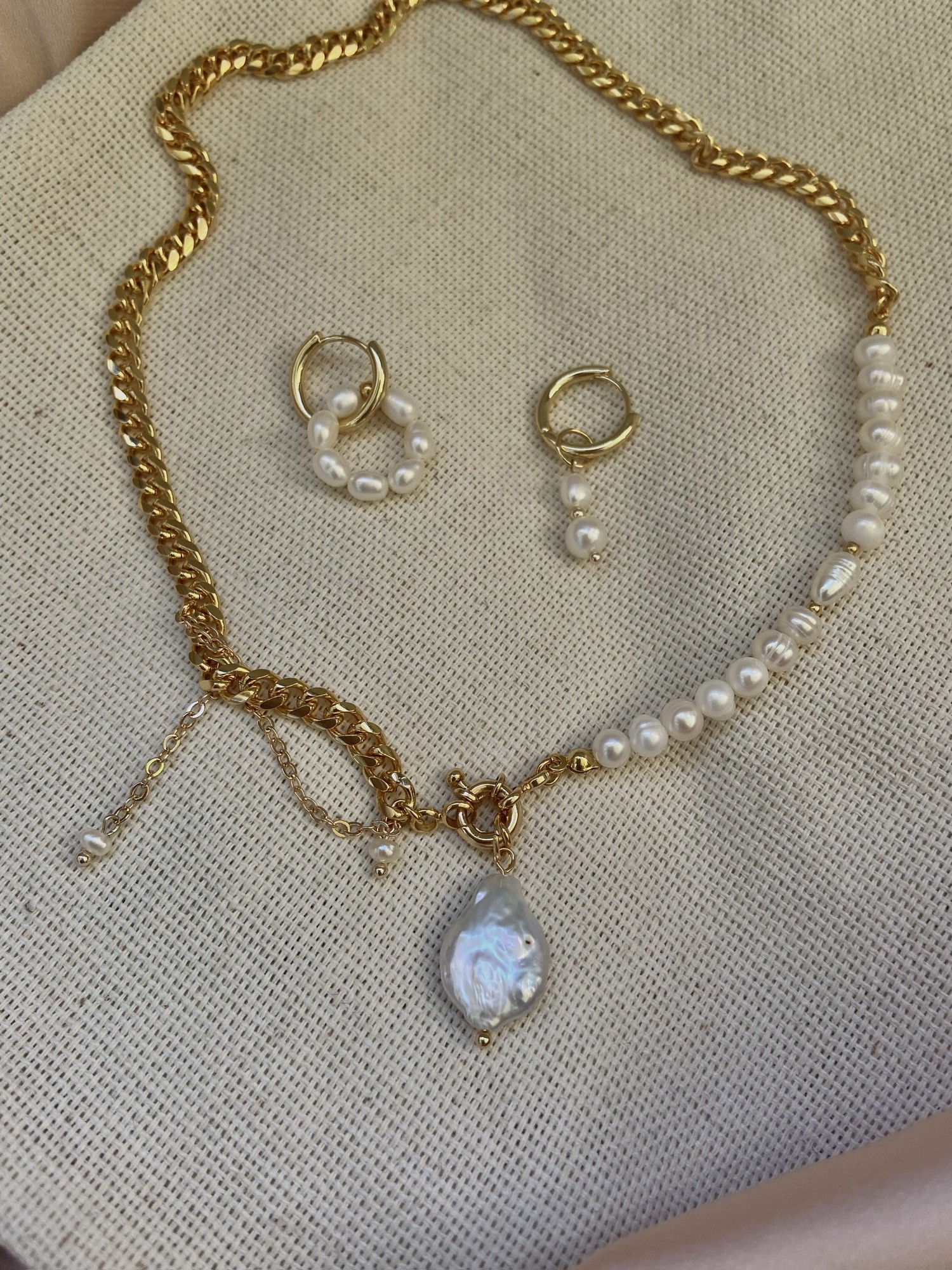 Real pearl necklace with 24k gold
