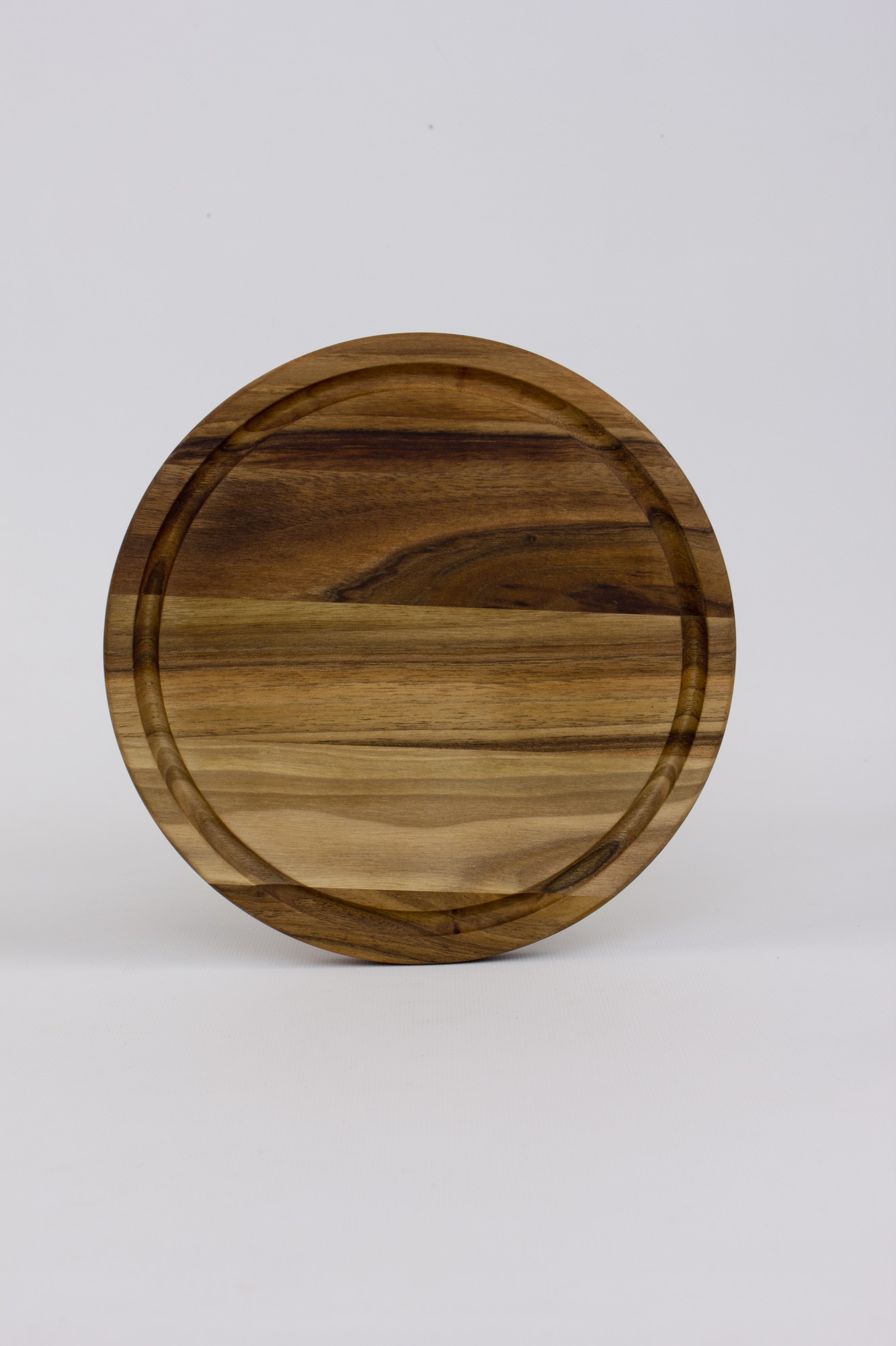 Classic walnut board, for serving, diameter 20 cm