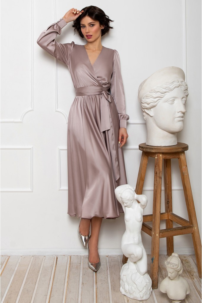 Elegant silk midi dress in powder color