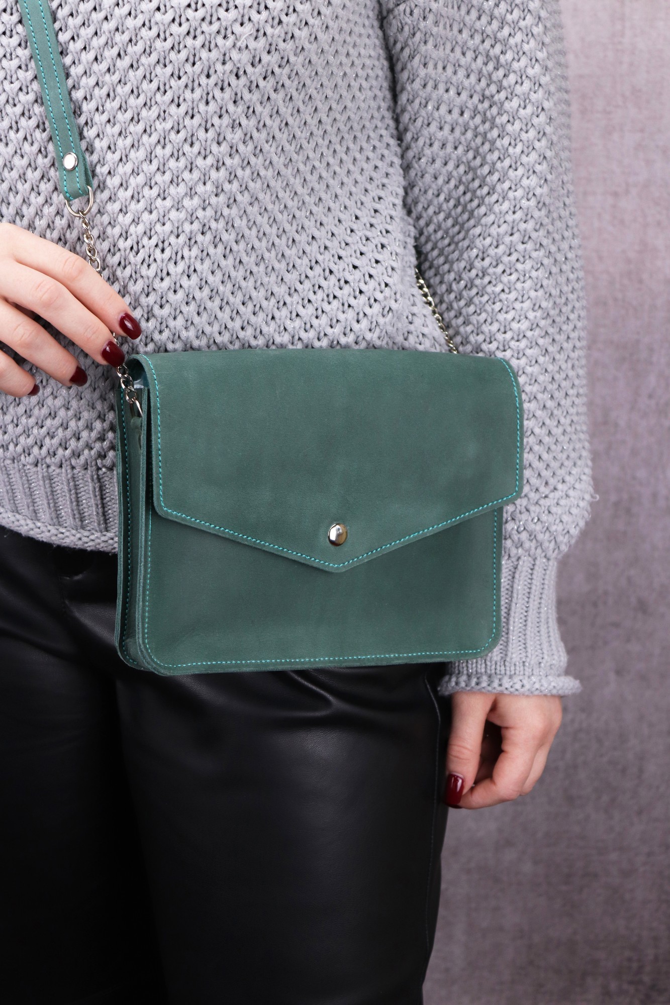 Genuine leather small crossbody bag on chain strap / turquoise 1024