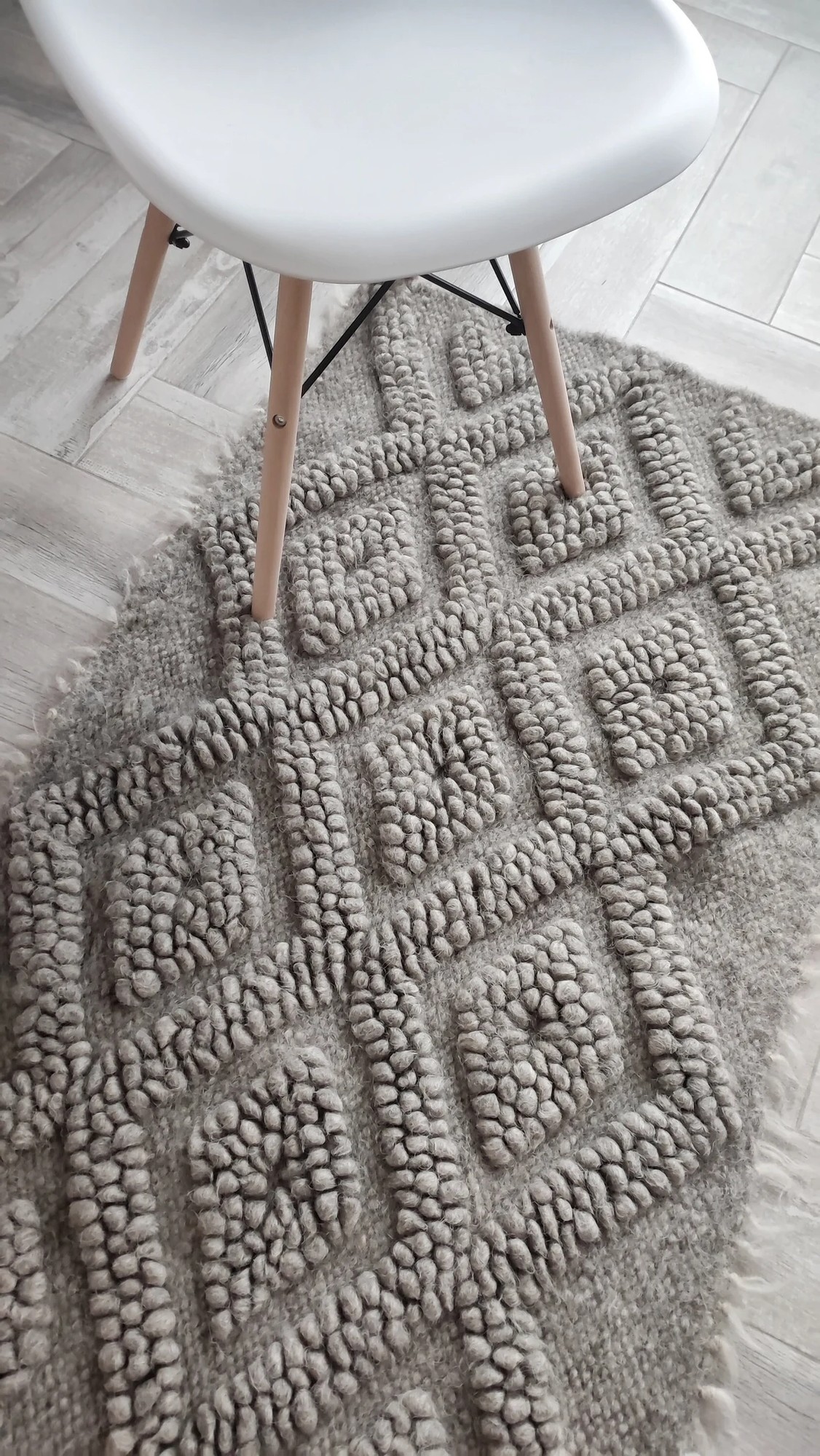Handwoven wool carpet, rug 28135 from MAPICO with donate to u24