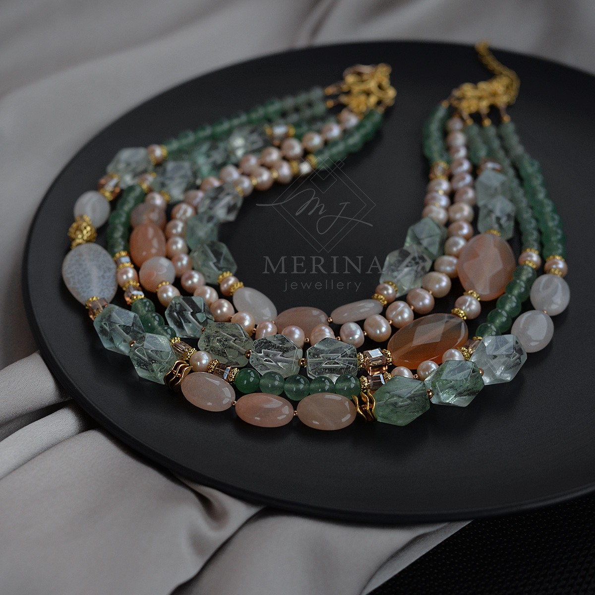 Sweet Mint. Necklace with quartz, agate, aventurine and freshwater pearls