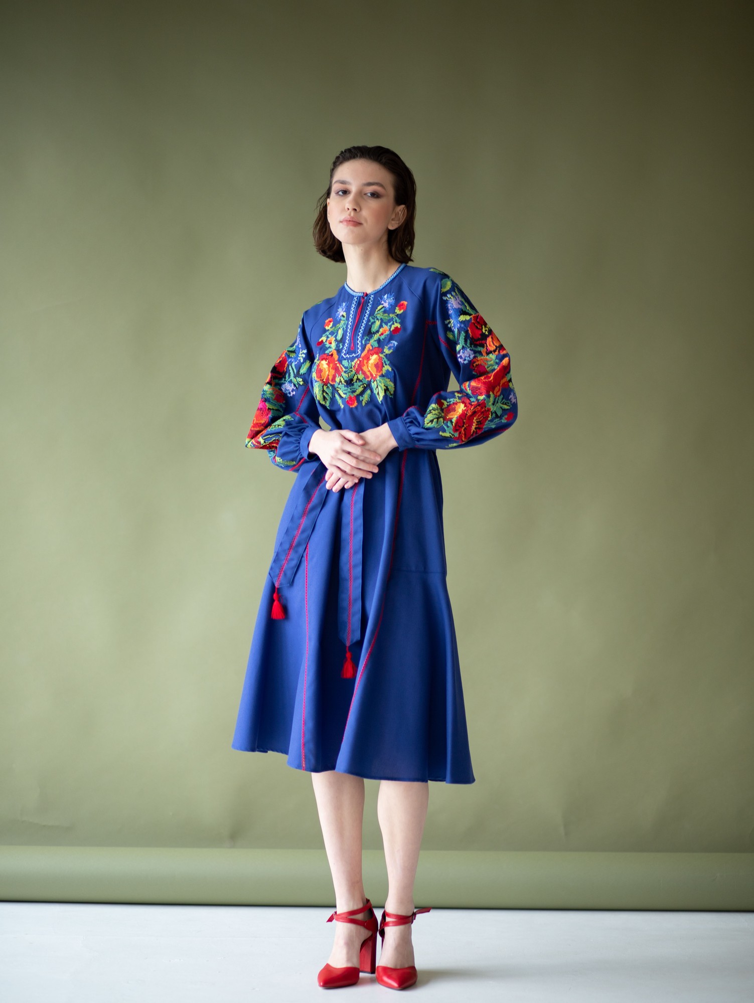 Woman's dress with embroidery 871-18/00
