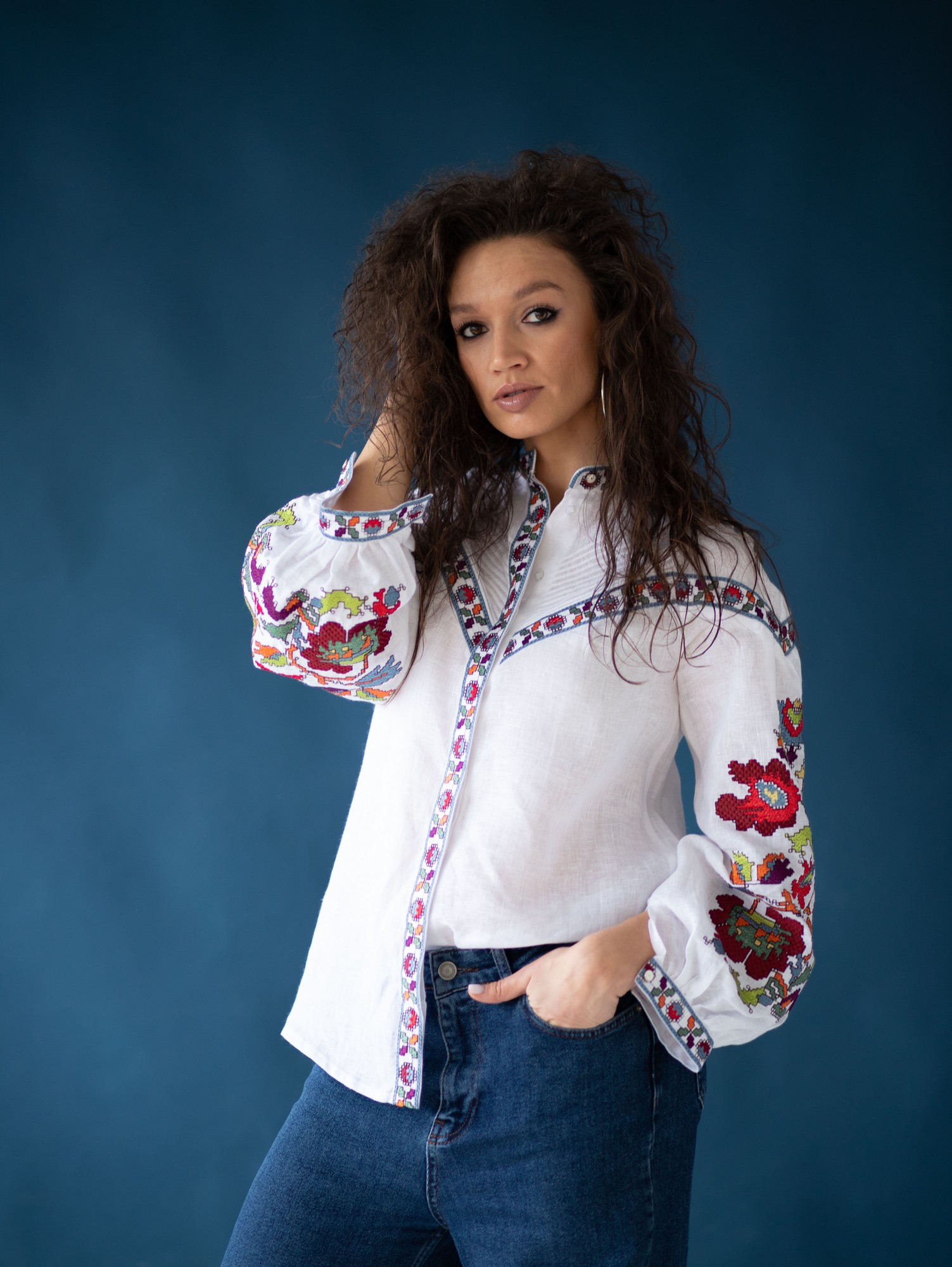 Woman's embroidered blouse 244-20/09
