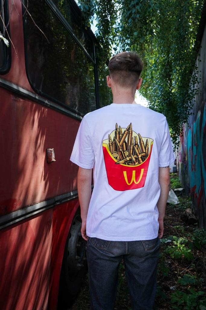 Bezlad X DimaTabu t-shirt fries / sixteen