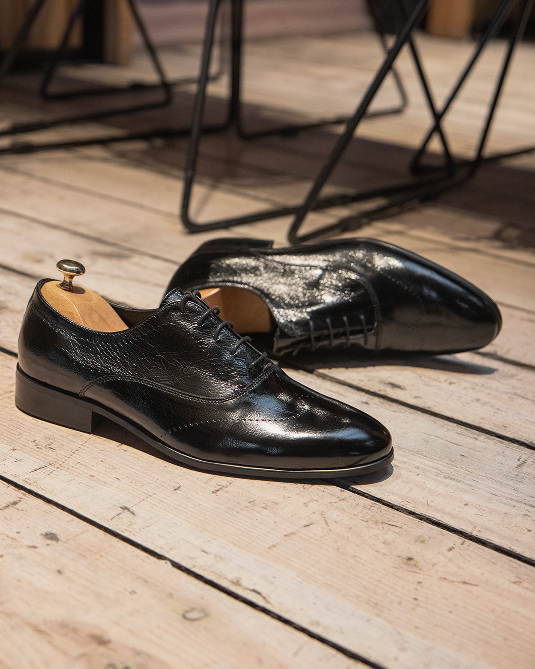 Lacquered men's shoes for a suit and trousers. black shoes ikos 68 ...
