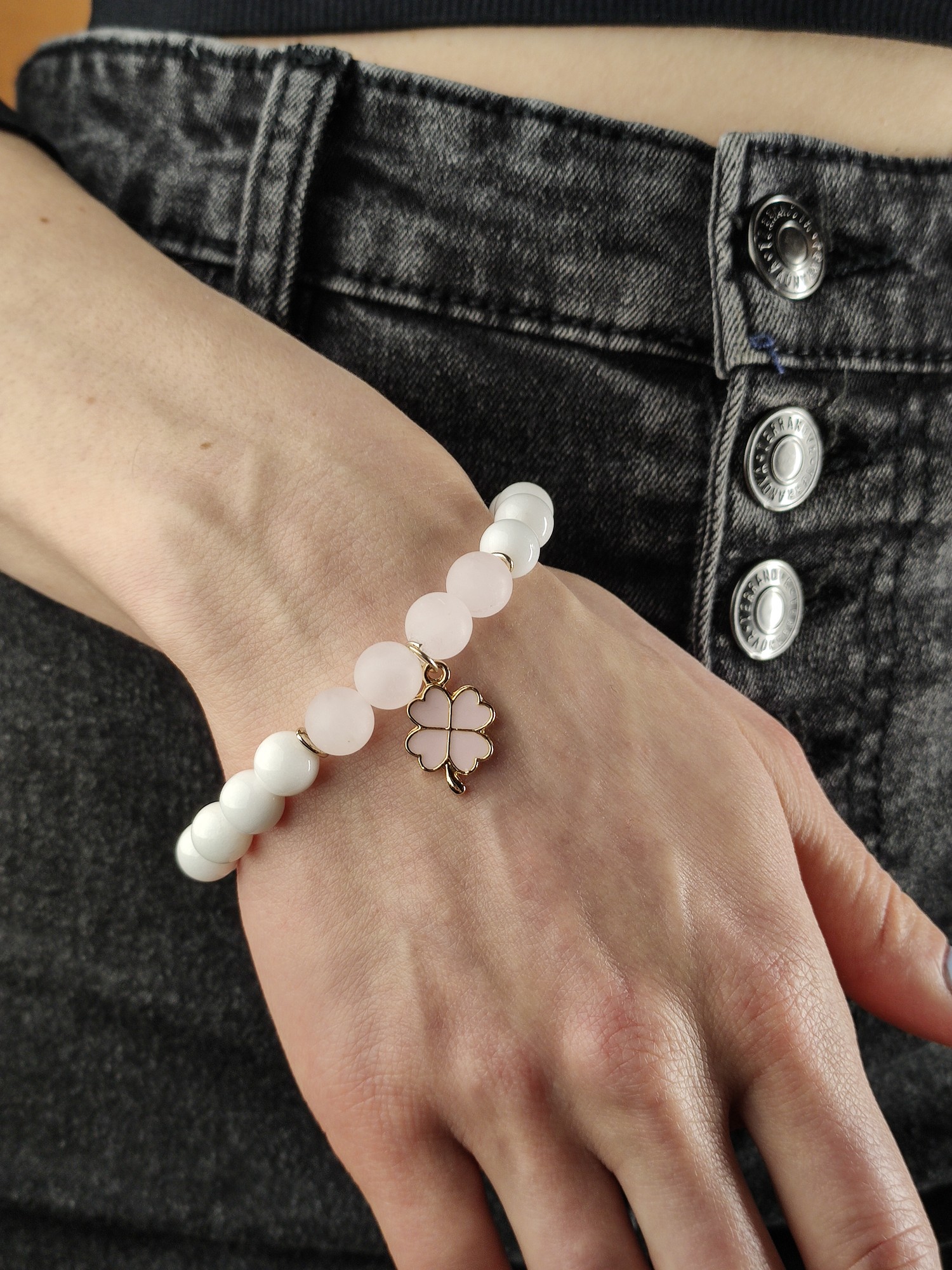 Bracelet with natural stones and Clover pendant