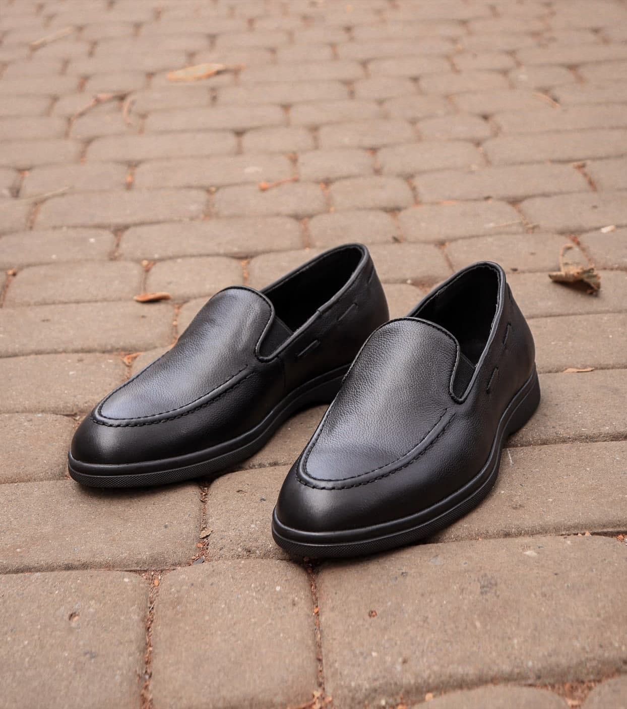 Modern loafers Ed 449, black, made of genuine leather