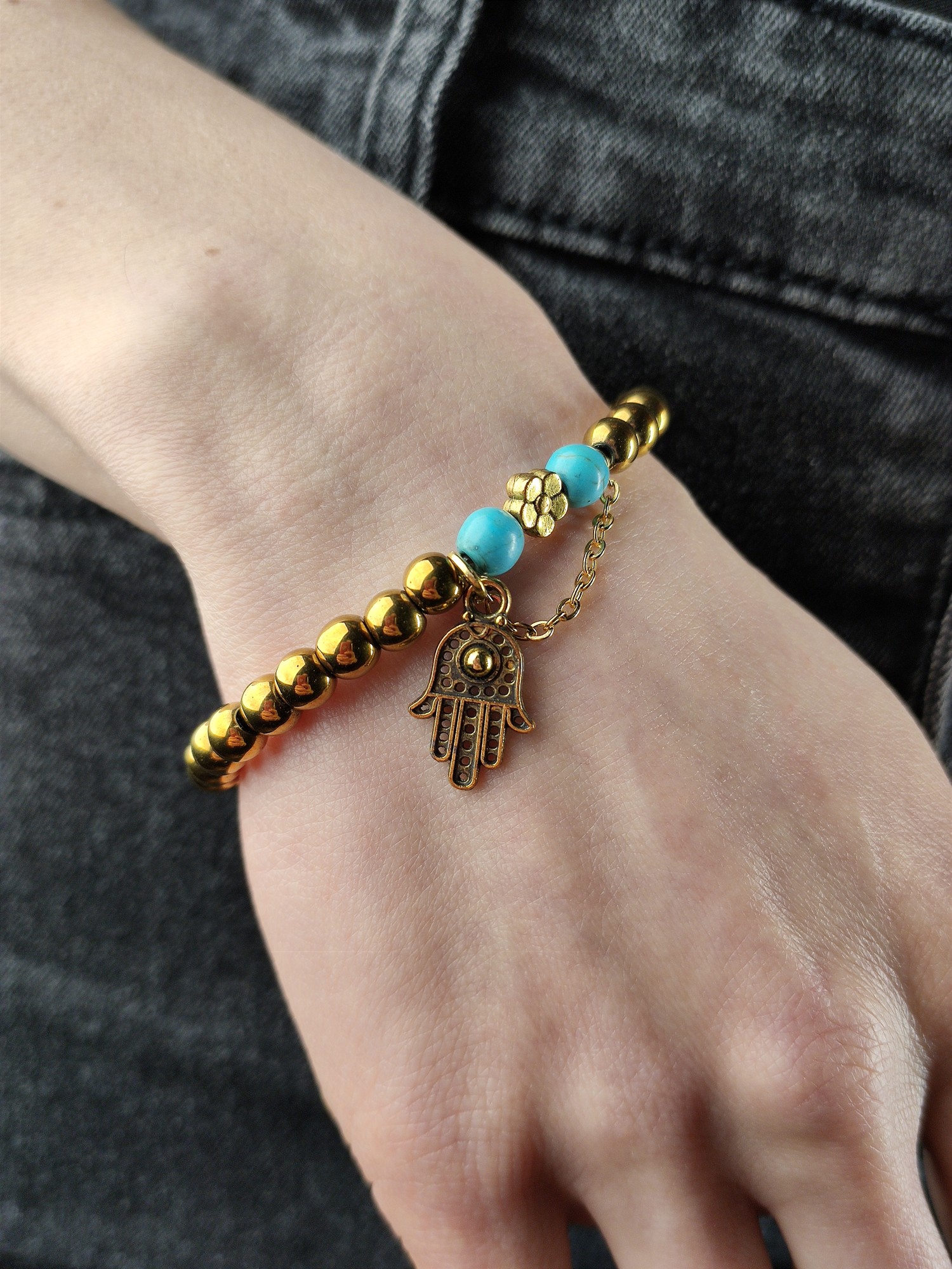 Bracelet with natural stones and pendant with antique gold