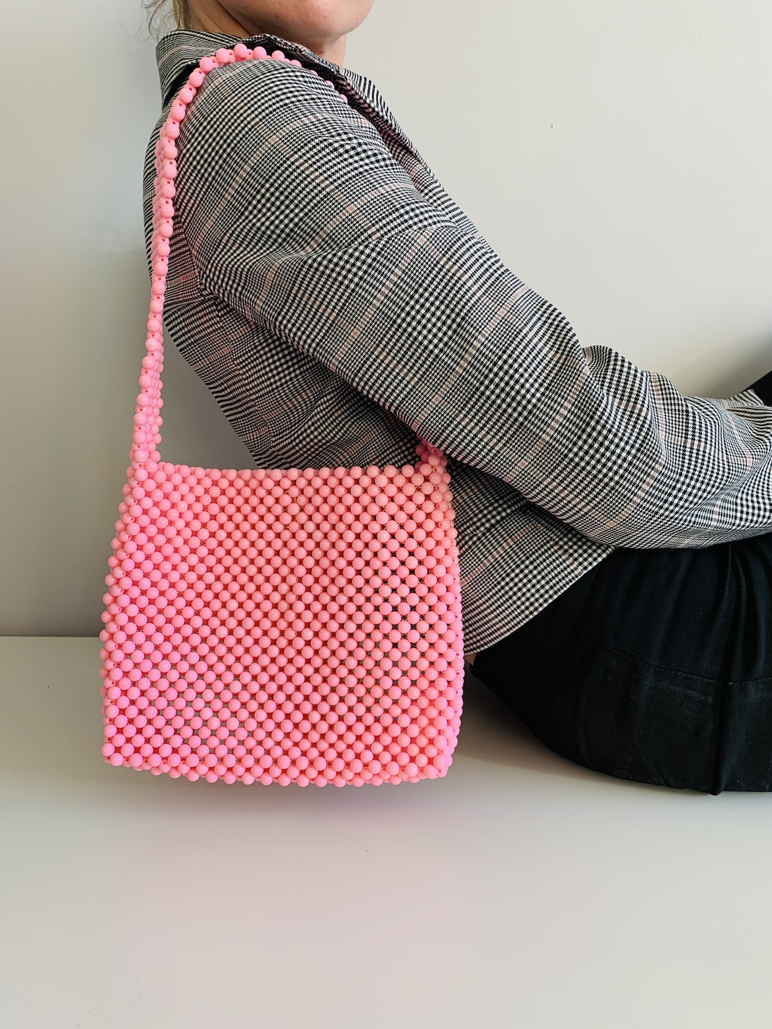 Basic pink bag made of acrylic frosted beads