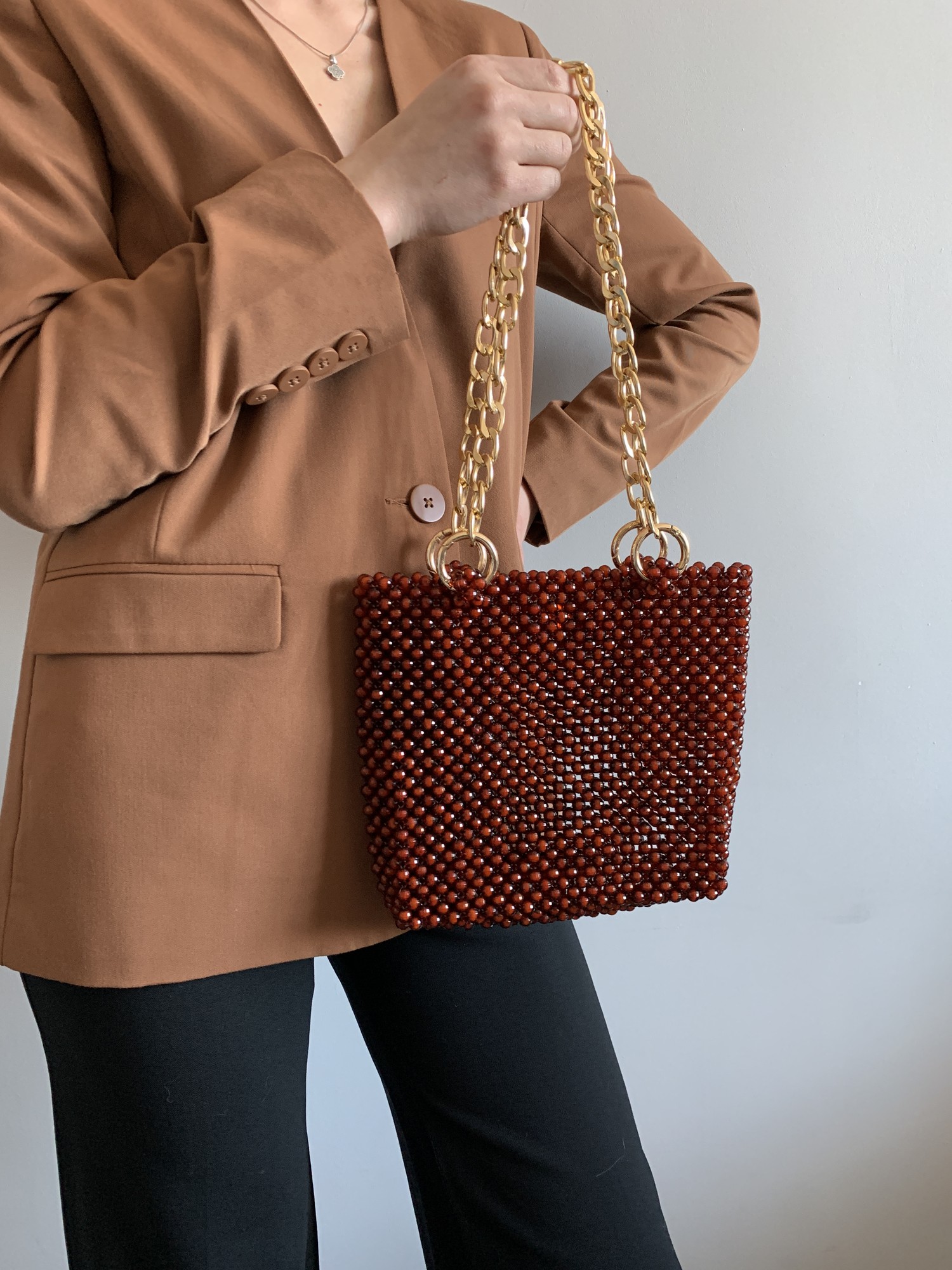 Basic brown bag made of acrylic beads