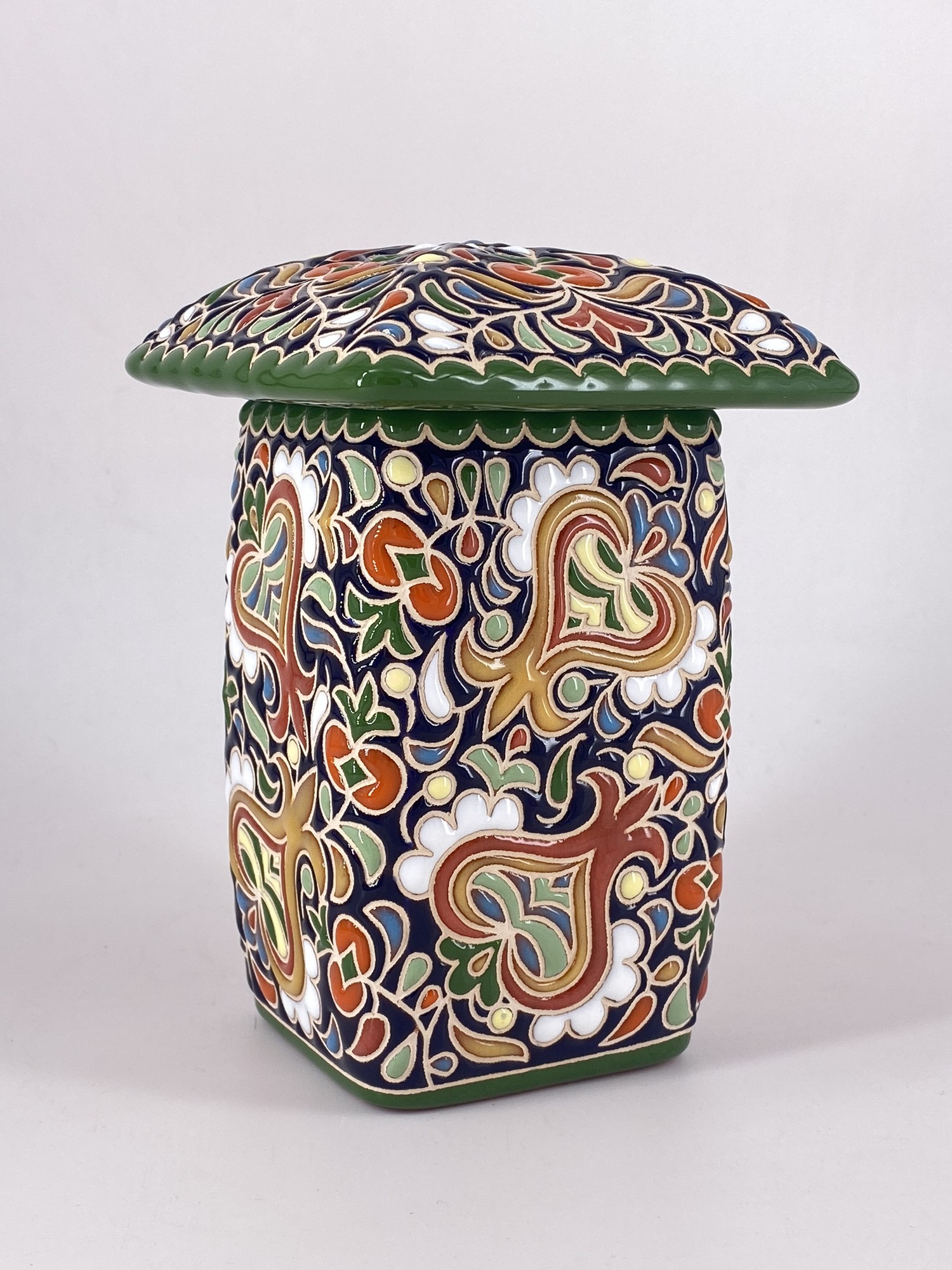 Tea box. crimean tatar ceramic plate in the author's style «quru isar»