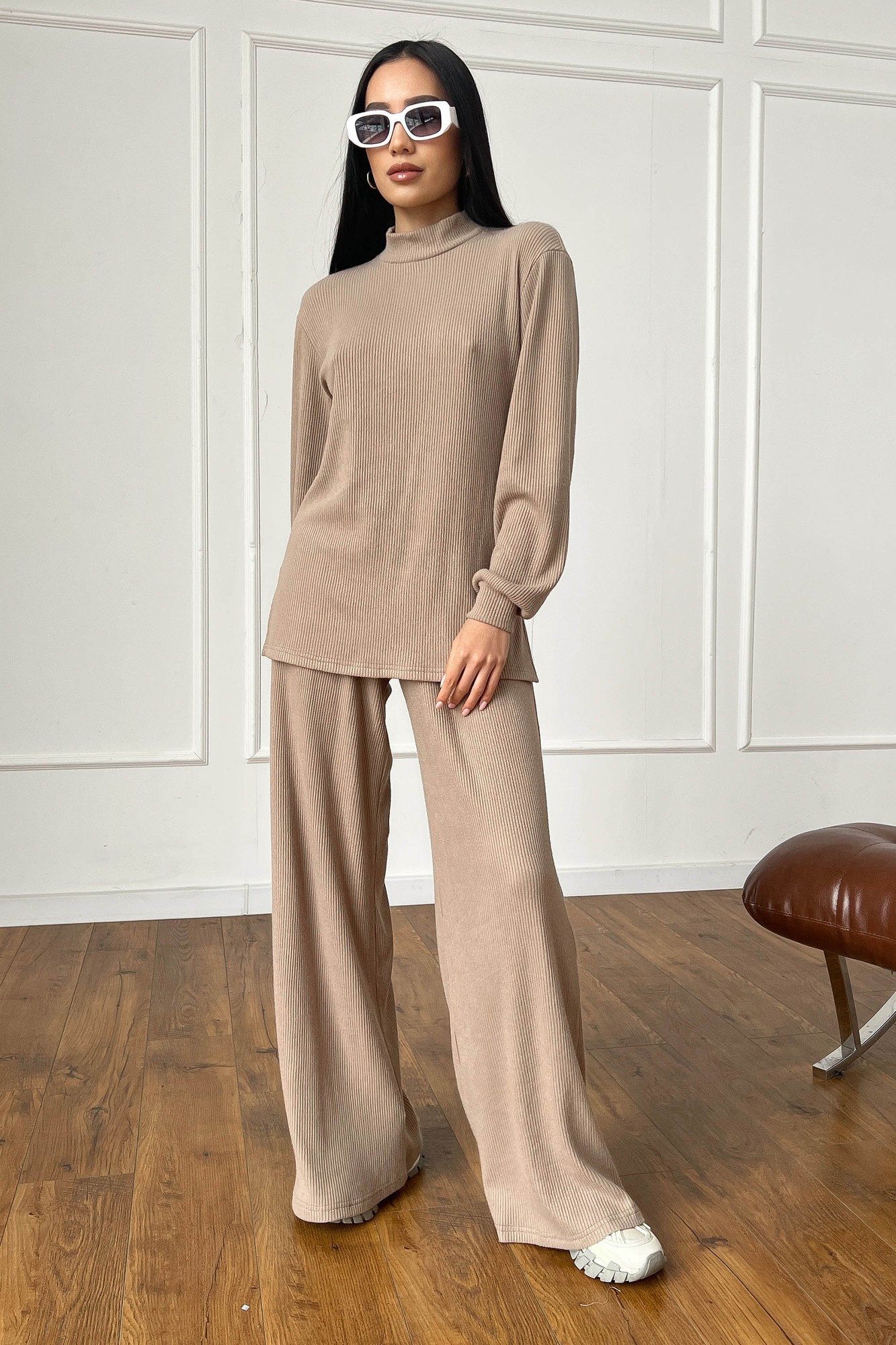 Tunic and culotte suit in beige color