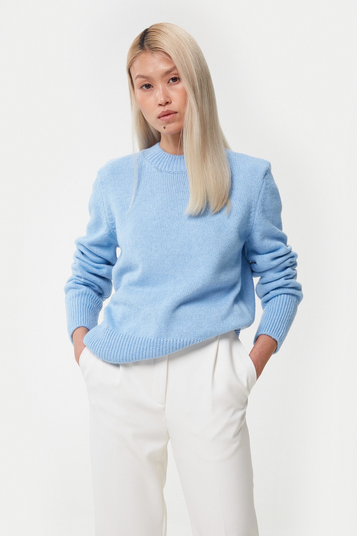 Blue knitted basic sweater with wool